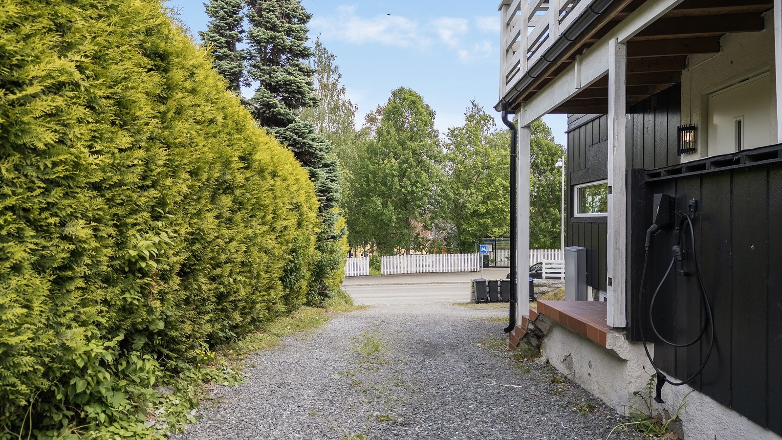 Overbygget inngangsparti i 1. etasje. Galleribilde