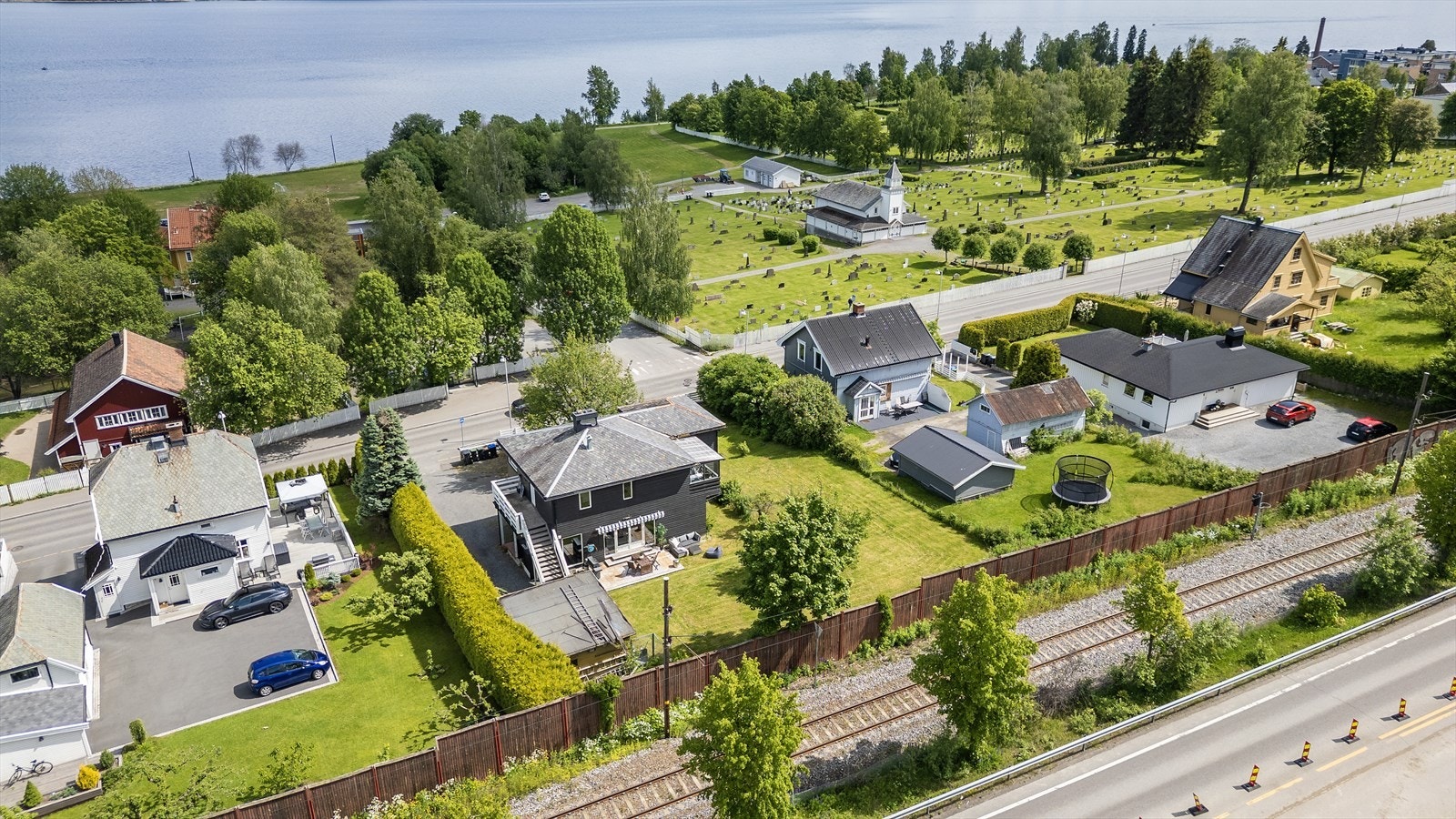 Nært Gjøvik gravlund. Galleribilde