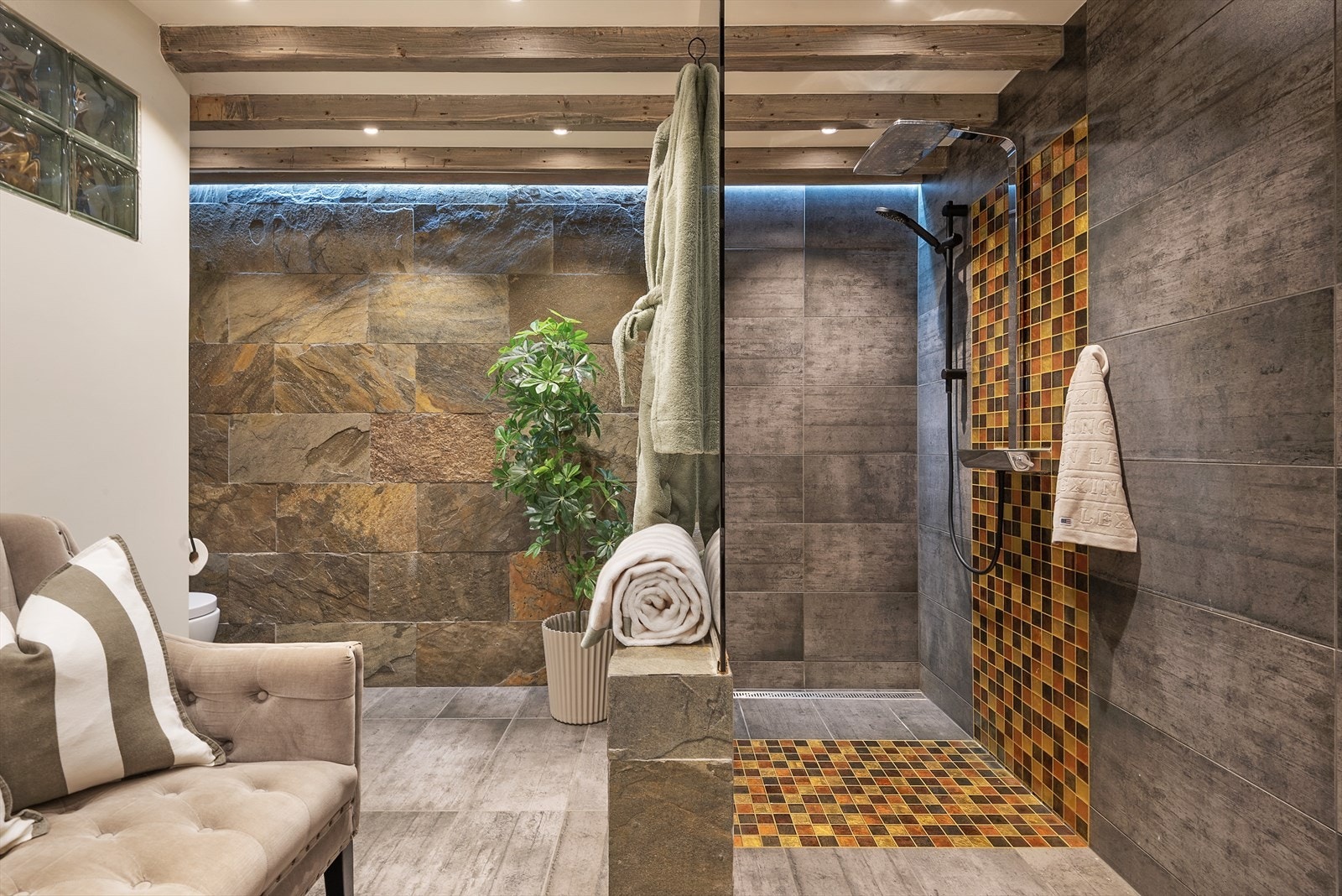 Flott dusjnisje. Galleribilde