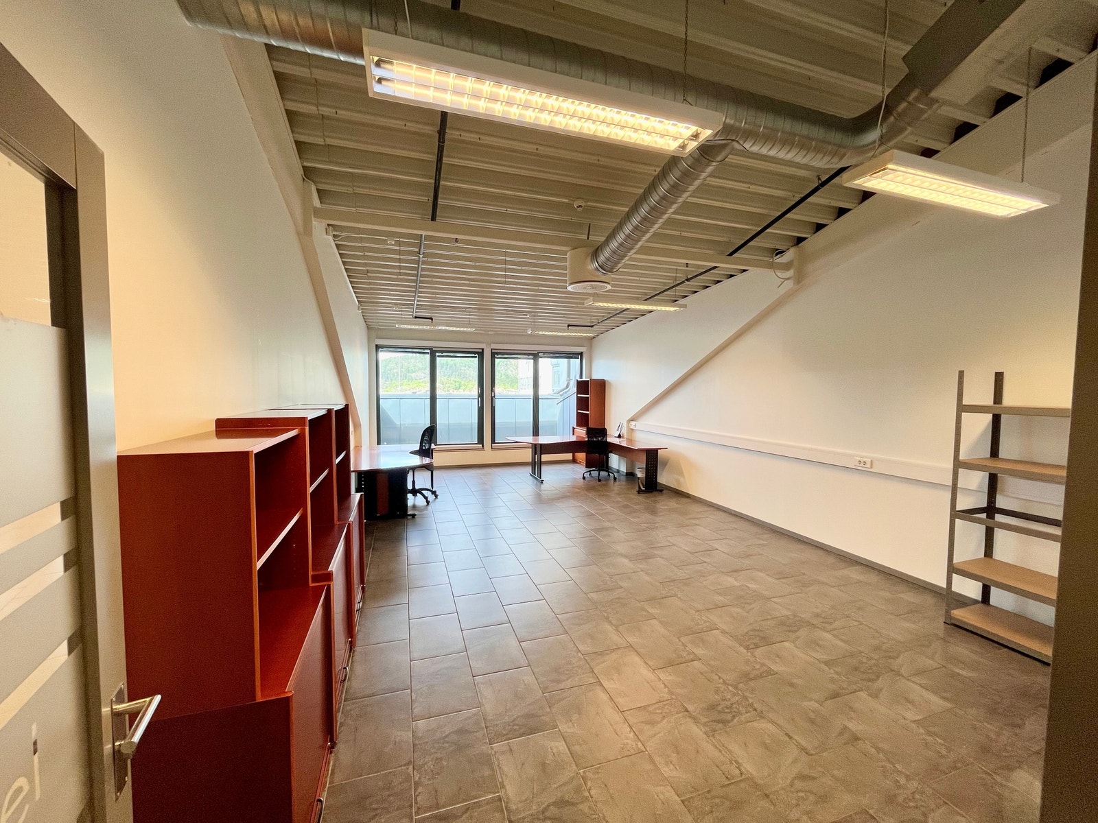 VI HAR KONTORER I FORSKJELLIGE FORMER, STØRRELSER OG PRISKLASSER Galleribilde