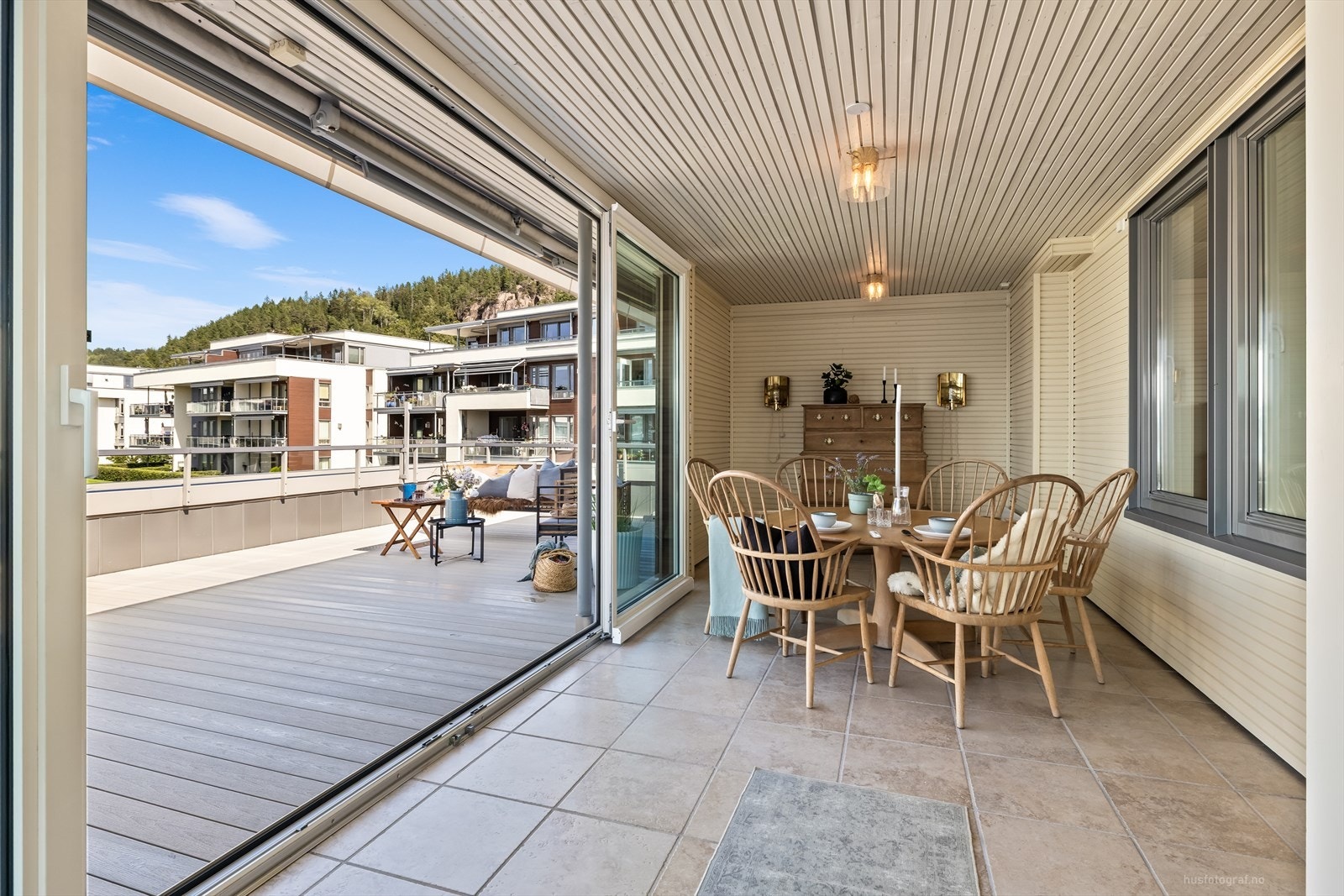 Det er montert solskjerming og ny duk på markiser Galleribilde