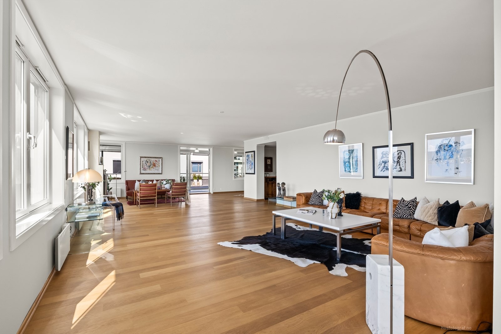 Leiligheten er utstyrt med balansert ventilasjon og utvendige persienner Galleribilde