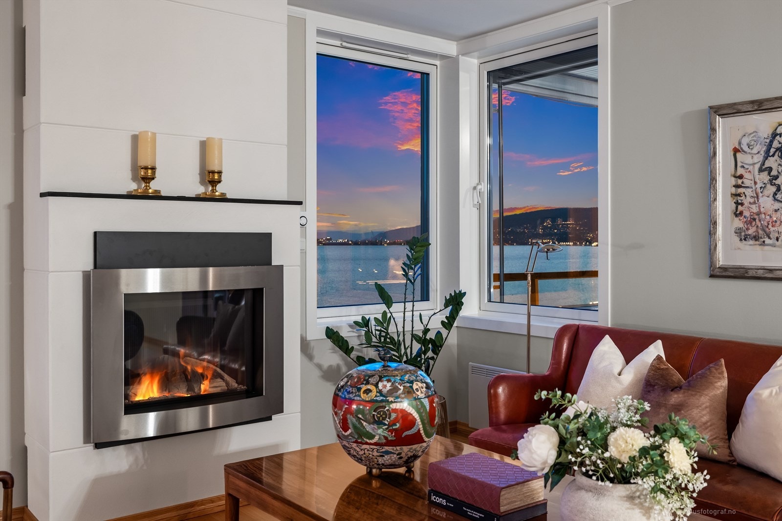 Her nytes både peis og utsikt Galleribilde