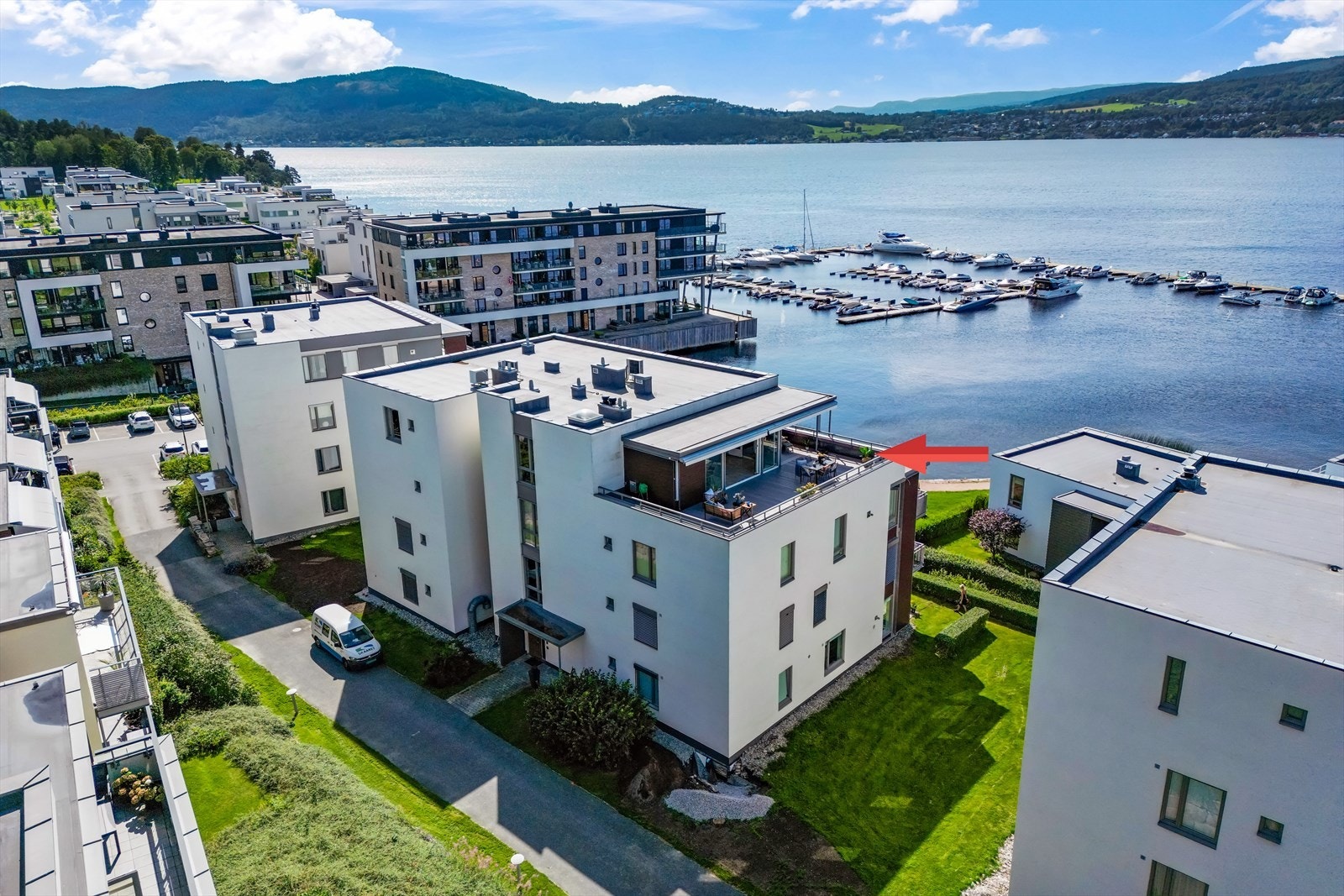 Leiligheten ligger rettet mot fjorden Galleribilde