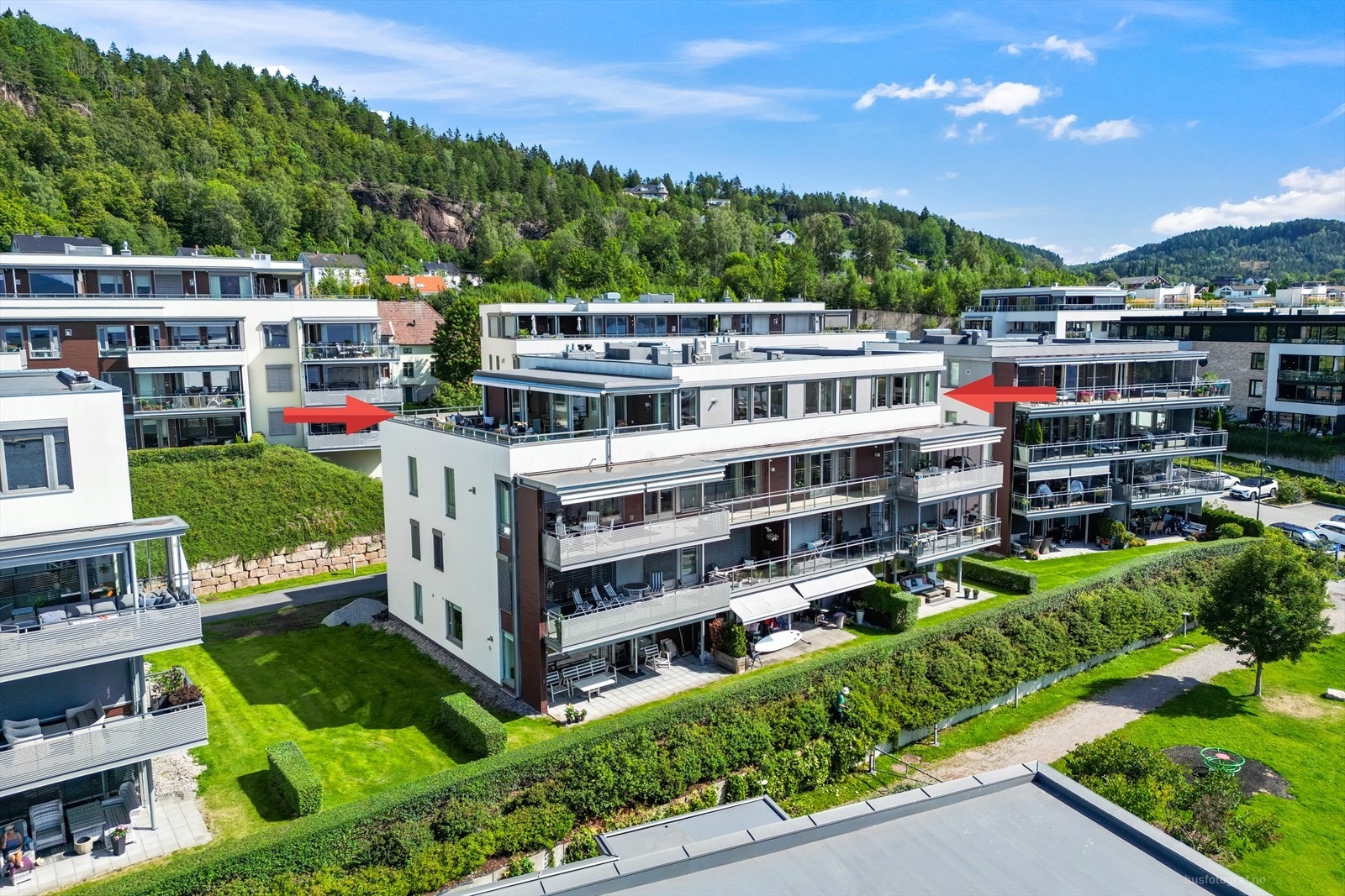 Premium beliggenhet med fri utsikt over fjorden og vestvendt terrasse Galleribilde