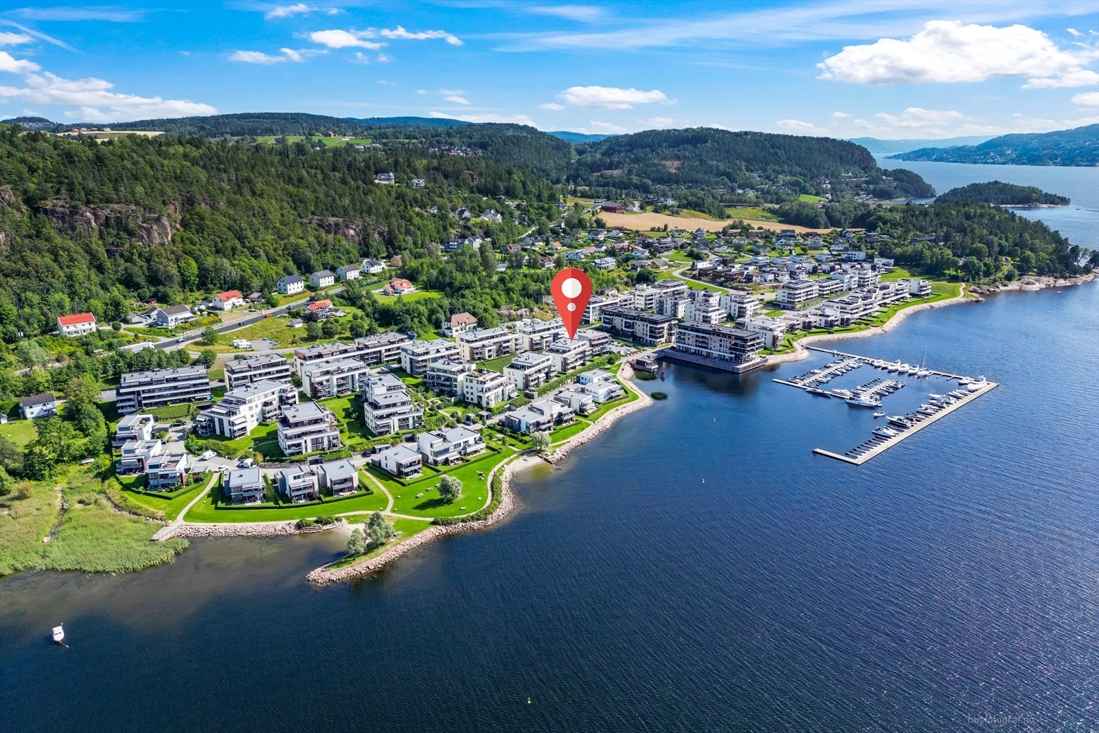 Tilknyttet boligfeltet er det også småbåtbrygge med båtplasser til leie Galleribilde