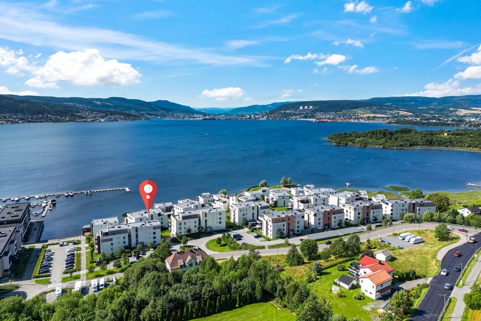 Engersand havn er et godt etablert område i fjordkanten Galleribilde