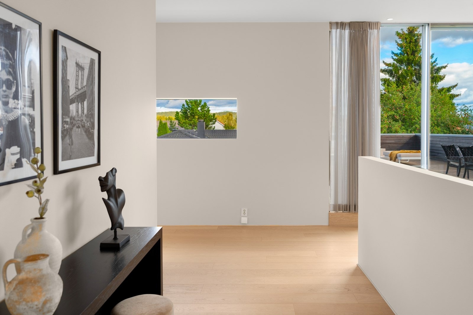 Fra trappen og rett ut i solen! Galleribilde