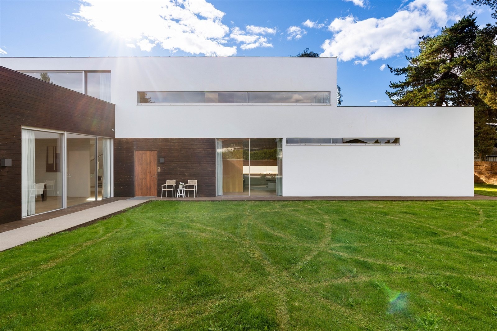 Boligens inngangsparti. Galleribilde