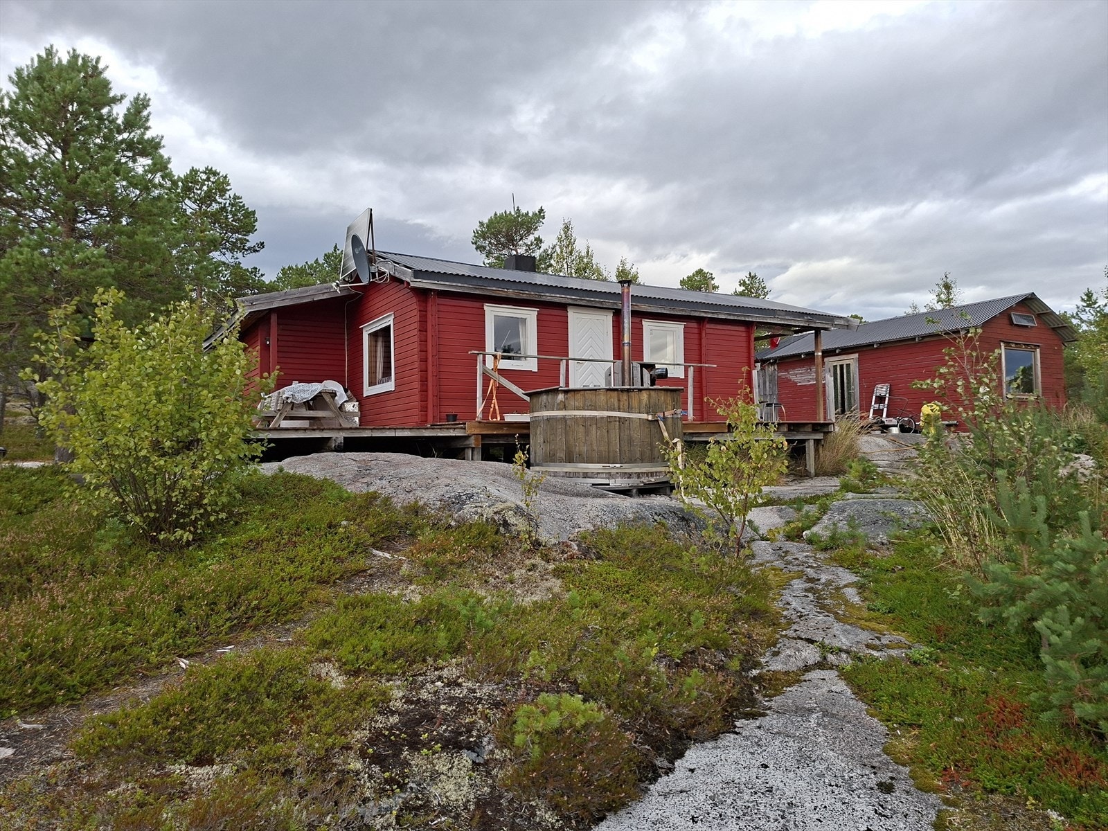 Hytte og uthuset Galleribilde