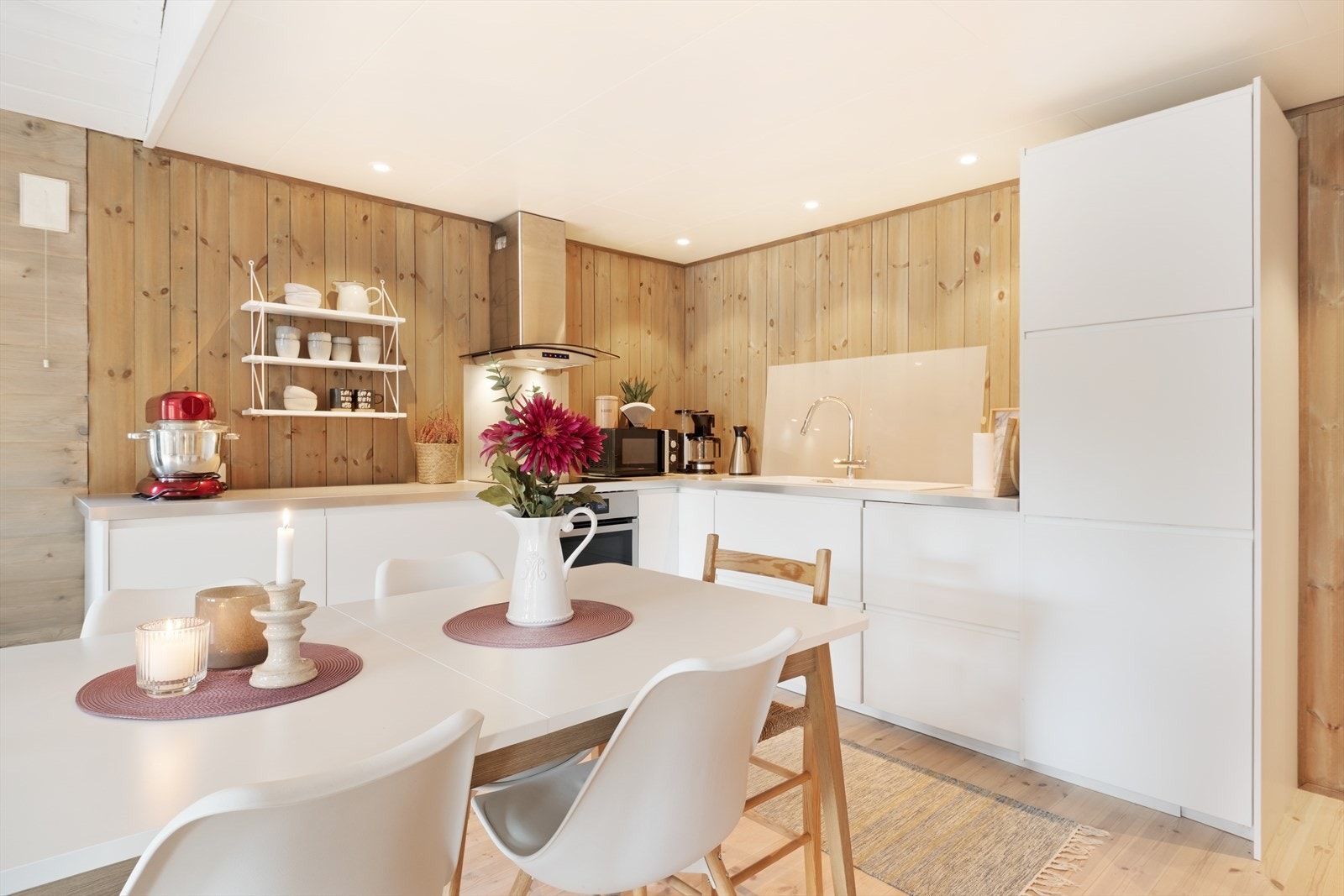 Ved vaskekum og platetopp er det veggbeskyttelse. Galleribilde