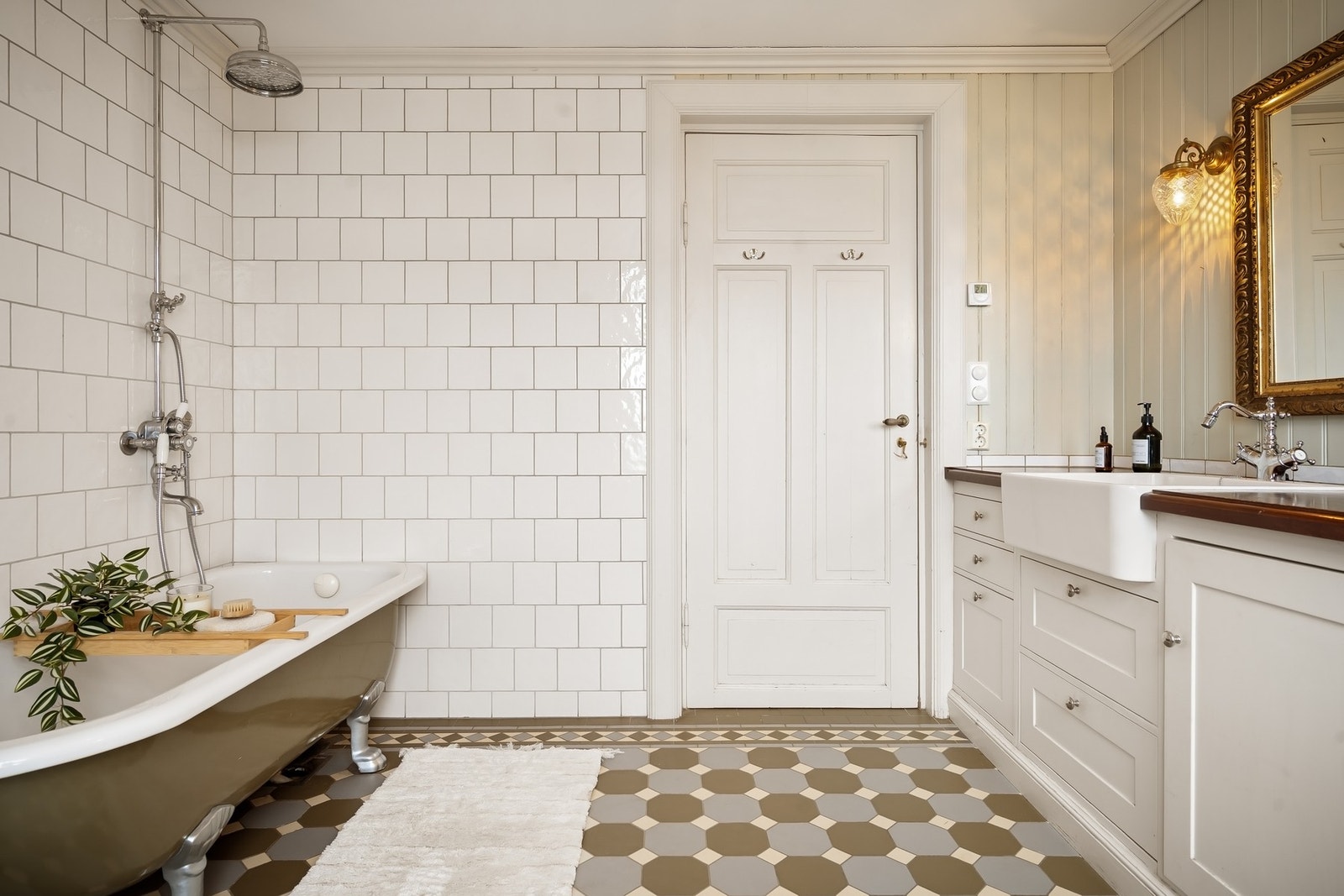 Baderom i 2. etasje, bad øst. Galleribilde