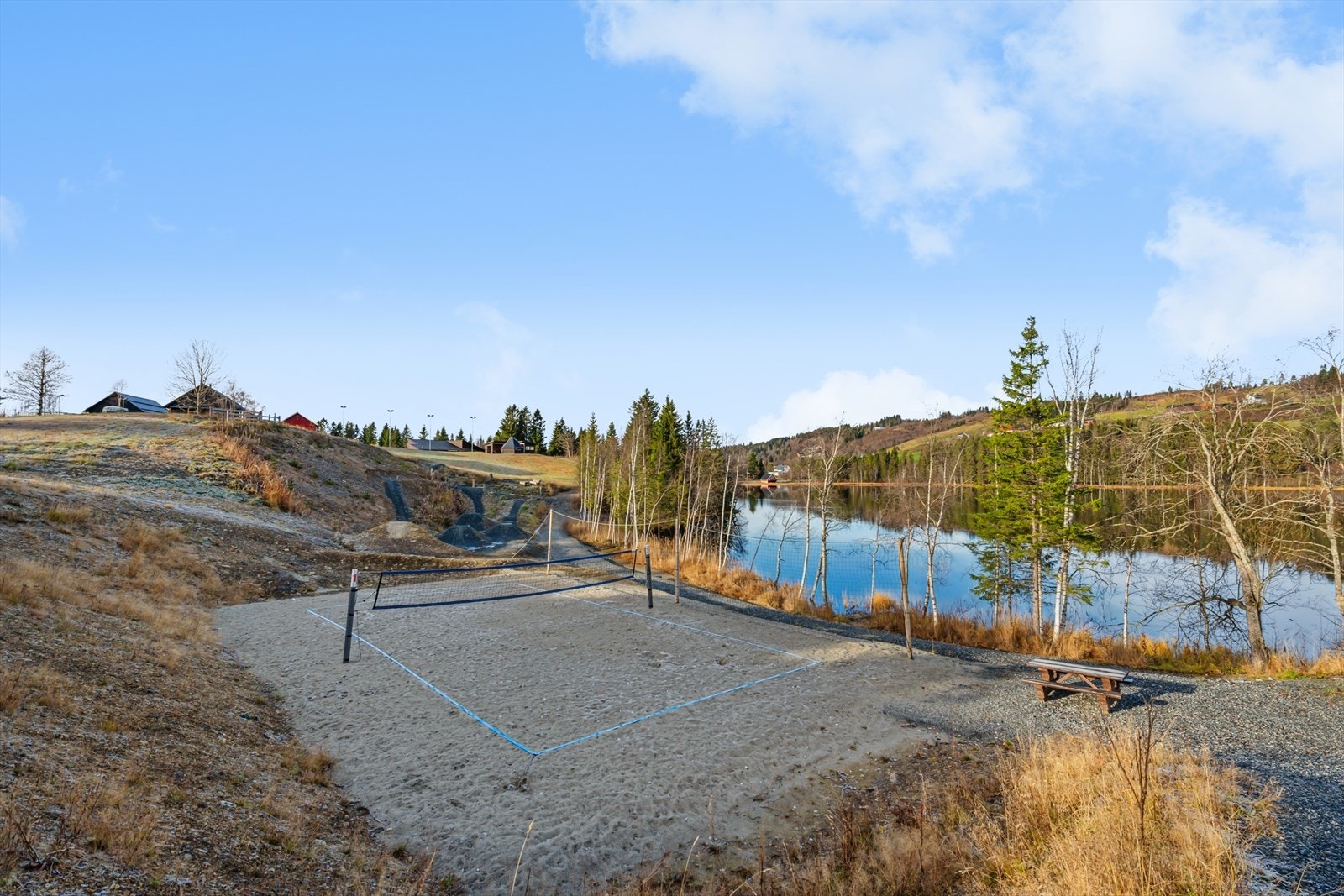 Parken har flere gode aktivitetsmuligheter, som feks. volleyballbane og treningspark. Galleribilde