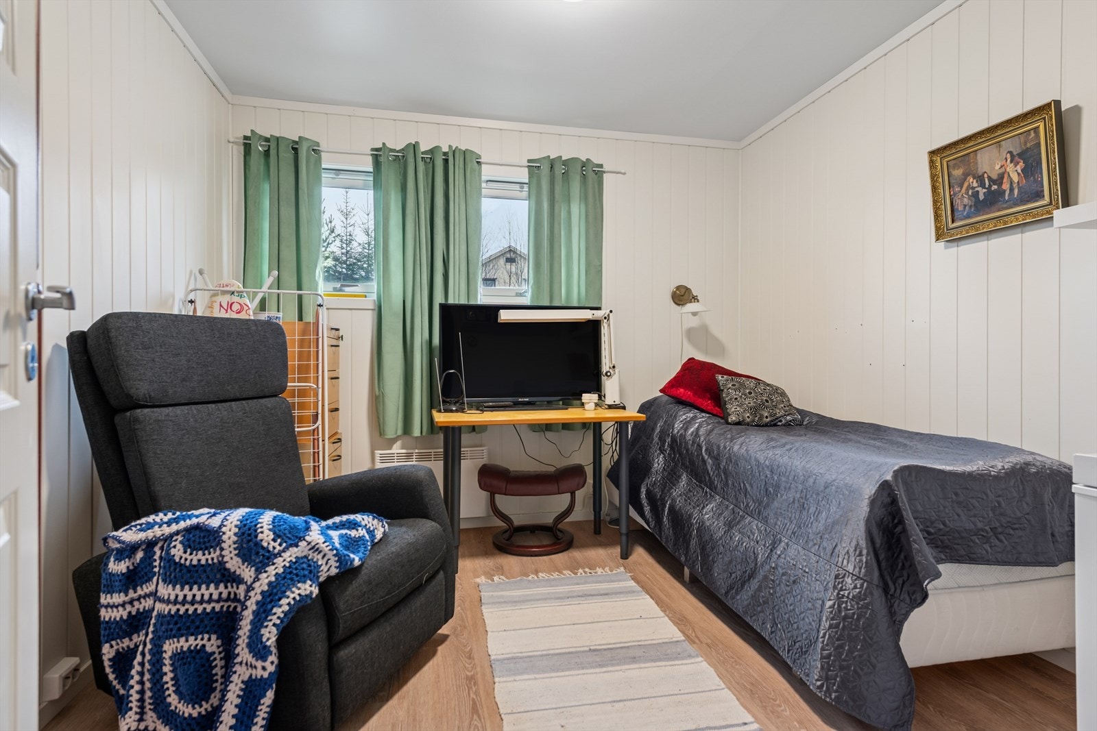 Rommene har plass til seng, garderobeløsninger og småmøbler. Galleribilde