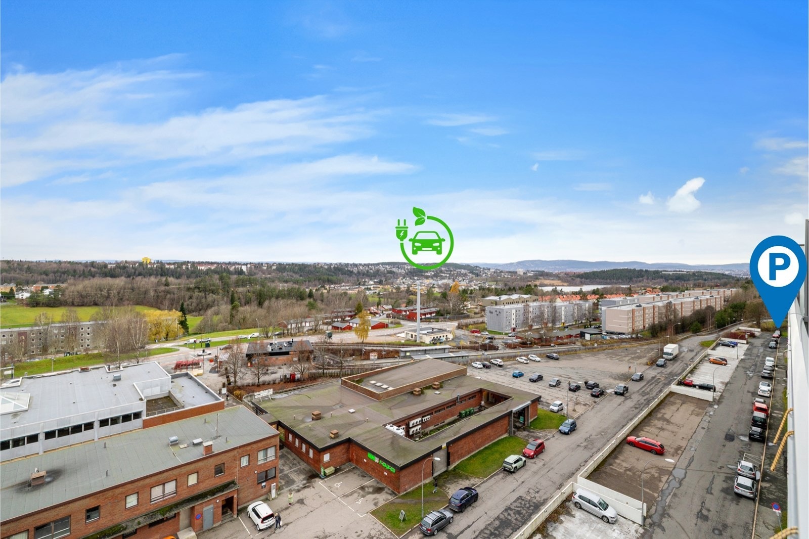 Gratis parkering utenfor blokkene. Det kan leies parkeringsplass i Stallerudåsen Garasjer. Gode lademuligheter i området Galleribilde