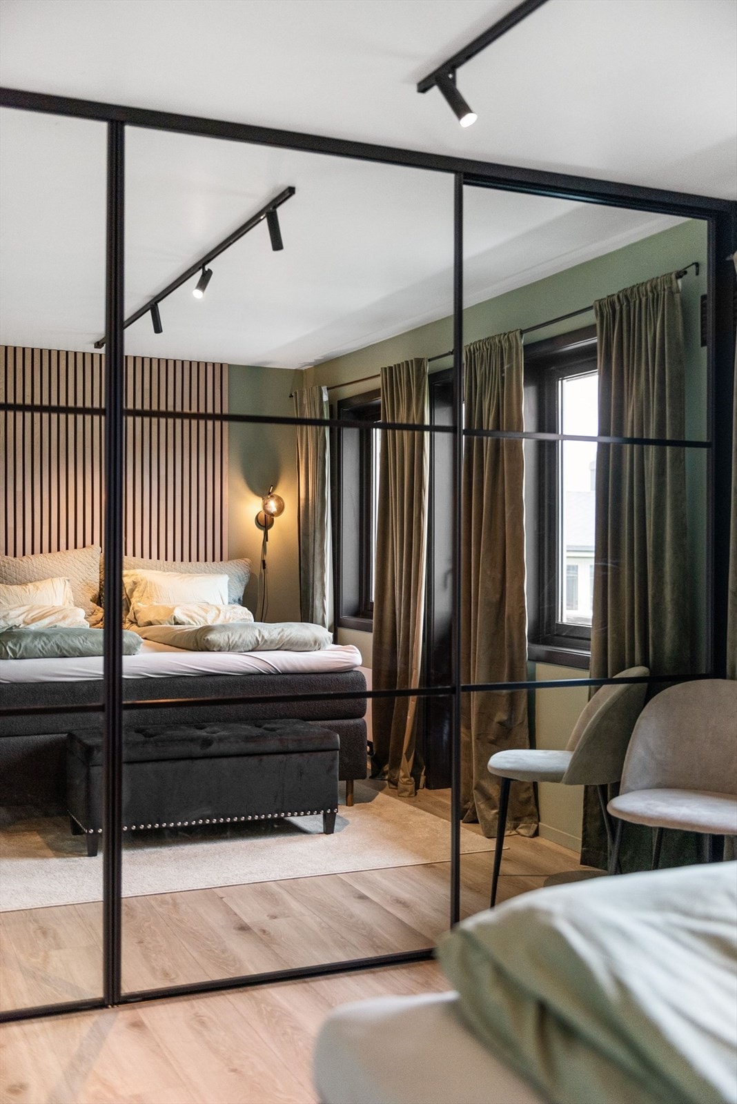 Praktisk skyvedørsgarderobe. Galleribilde