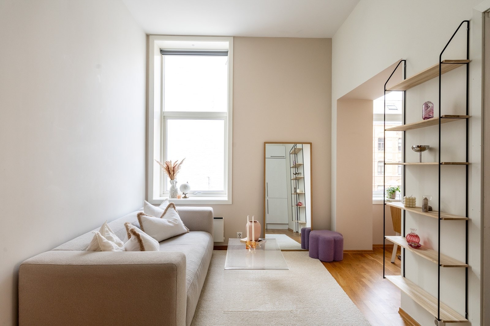 Velkommen til Nordahl Bruns gate 8! Dette er en innbydende 2-roms leilighet beliggende i byggets 2. etasje rett ved St. Olav Plass og Pilestredet park. Galleribilde