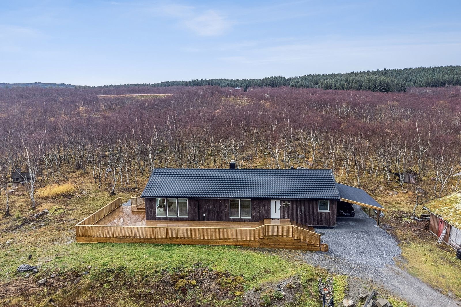 En flott og moderne enebolig over et plan i et rolig og etablert boligområde i Botn Galleribilde