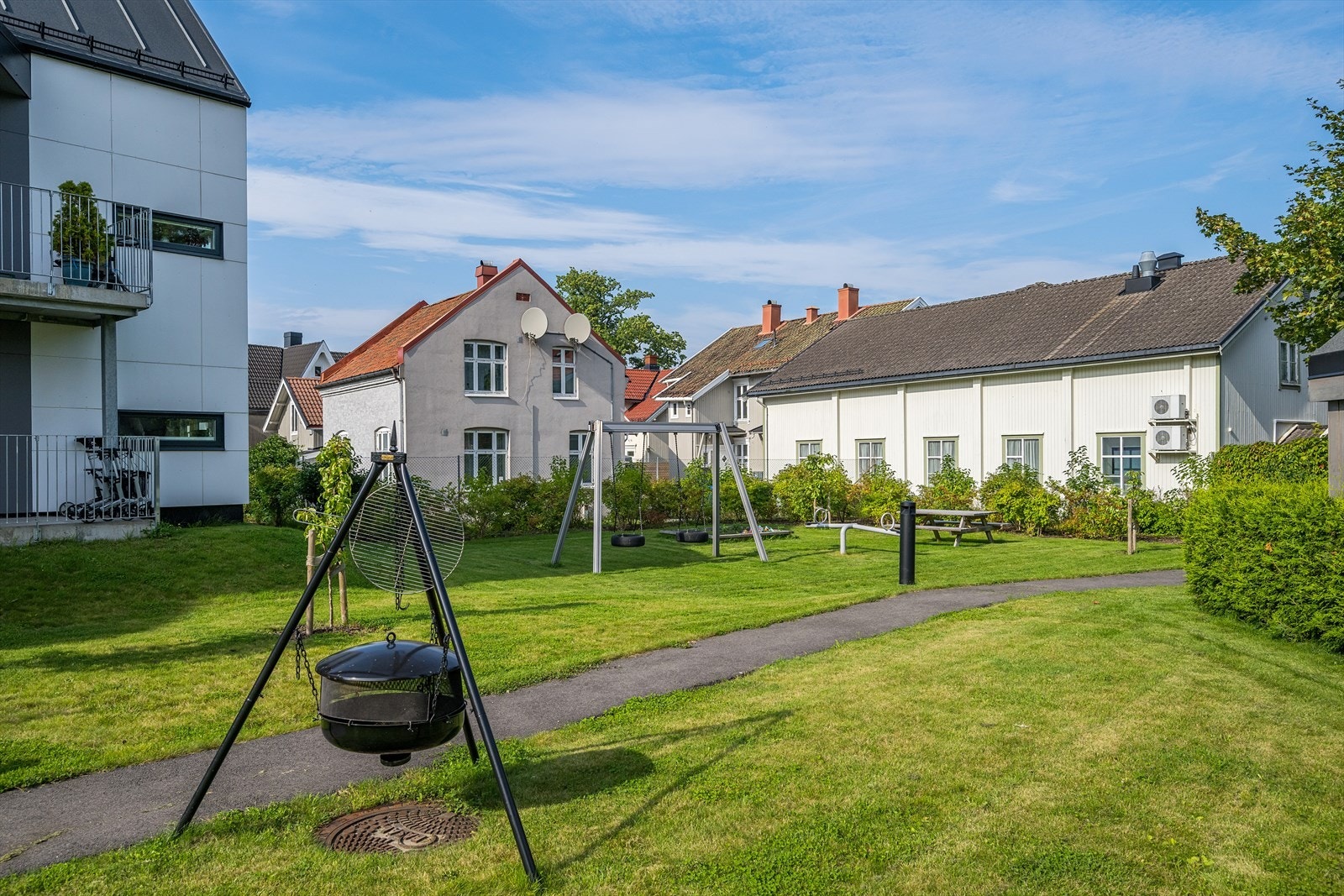 Lekestativer og bålpanne. Galleribilde