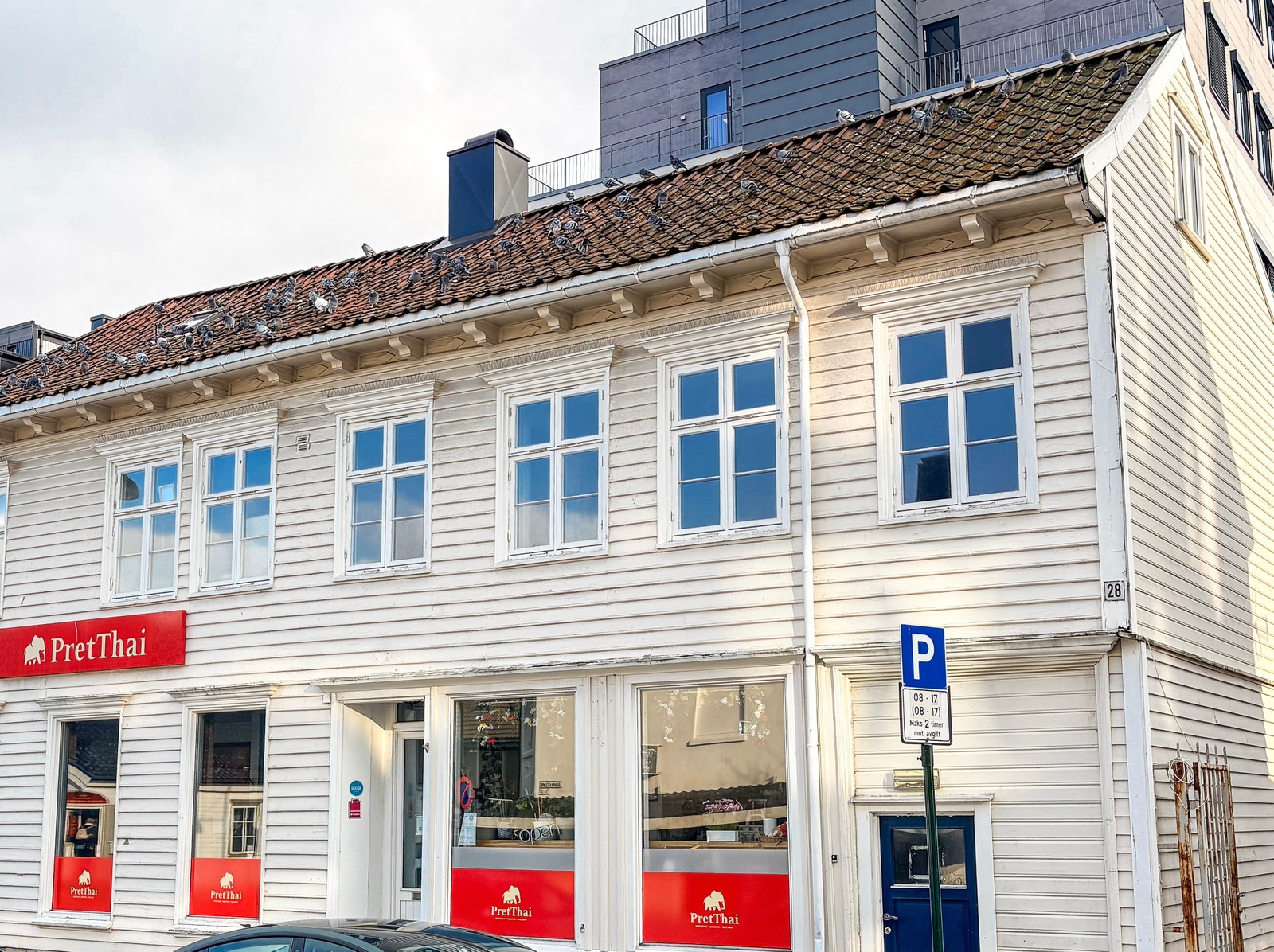 Fasade. Leiligheten ligger i andre etasje med egen inngang fra Kristian IVs gate. Galleribilde