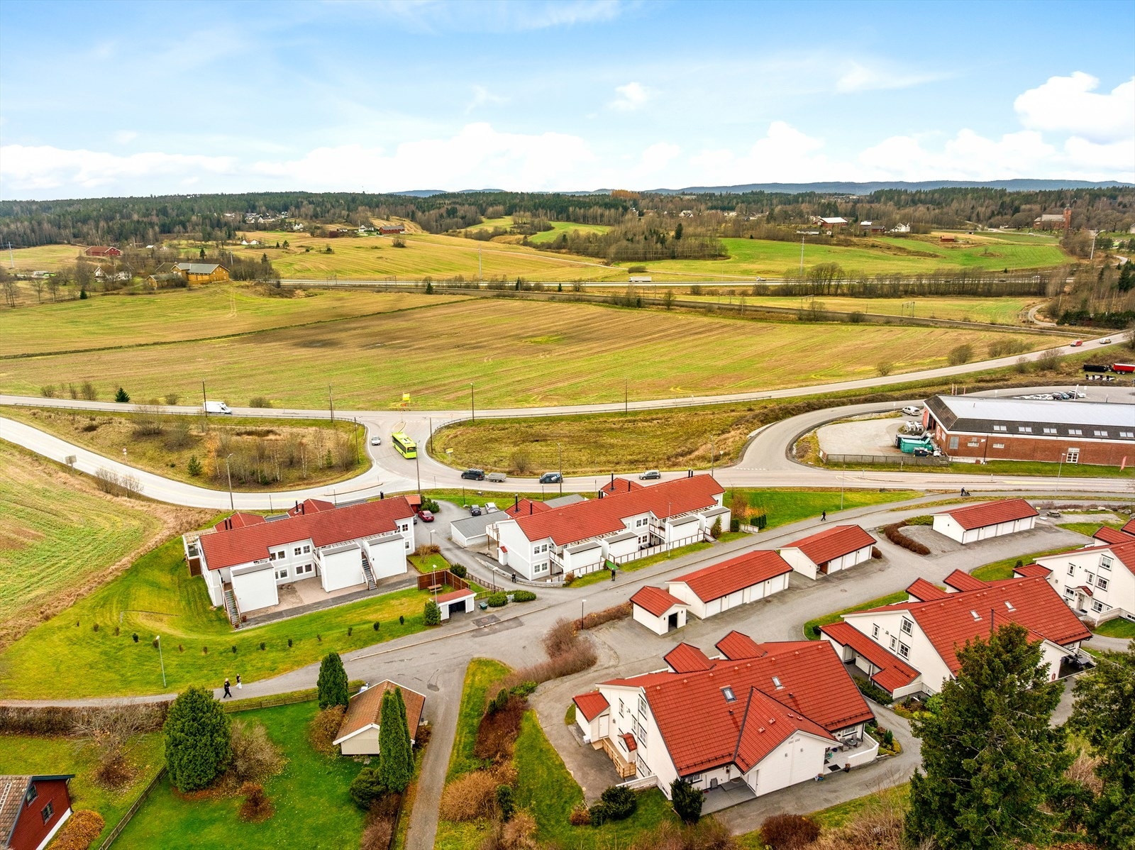 Flott utsyn mot jorder og bondegårder i Vestby. Galleribilde