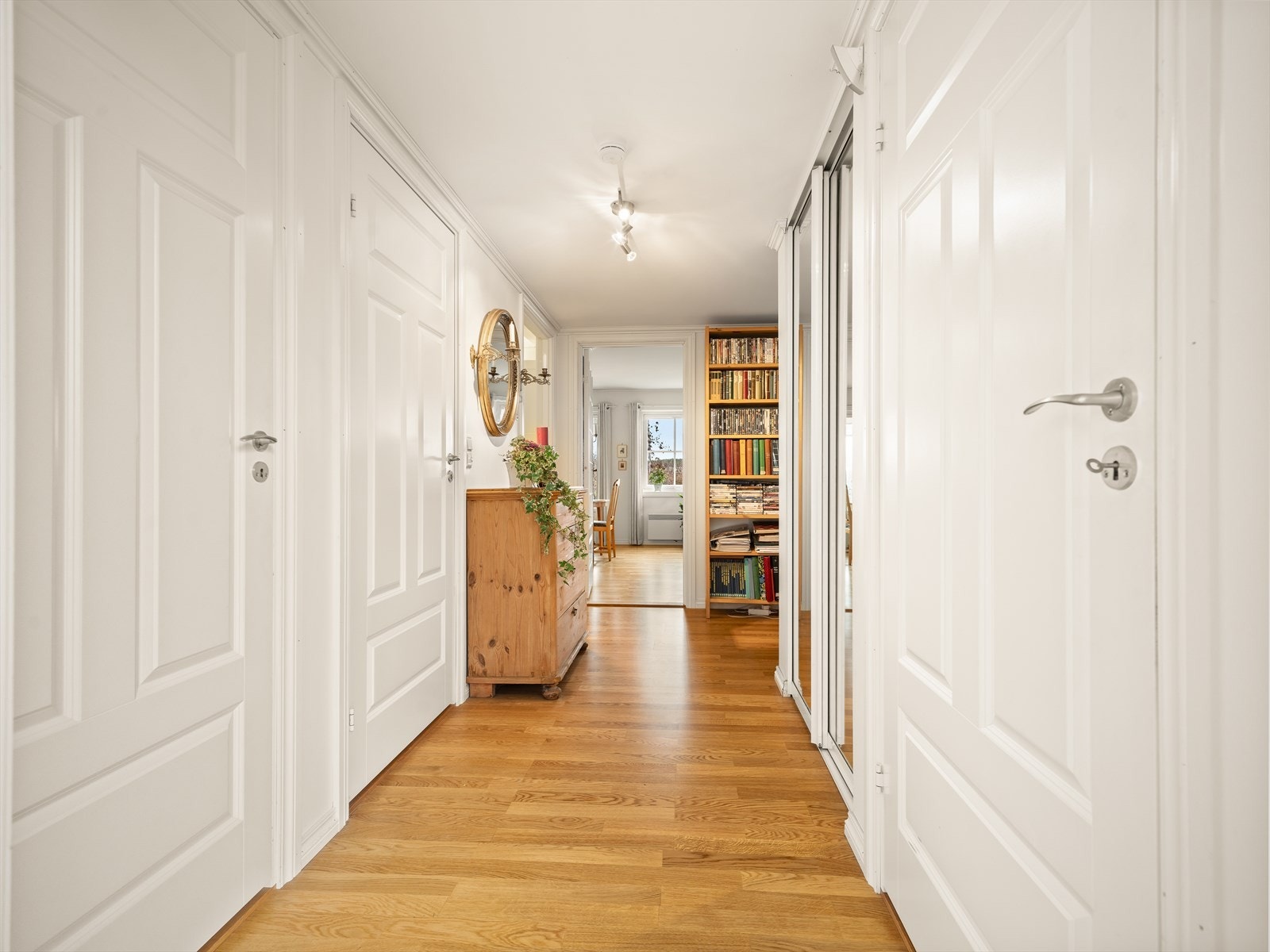 Entre. Velkommen inn! Galleribilde