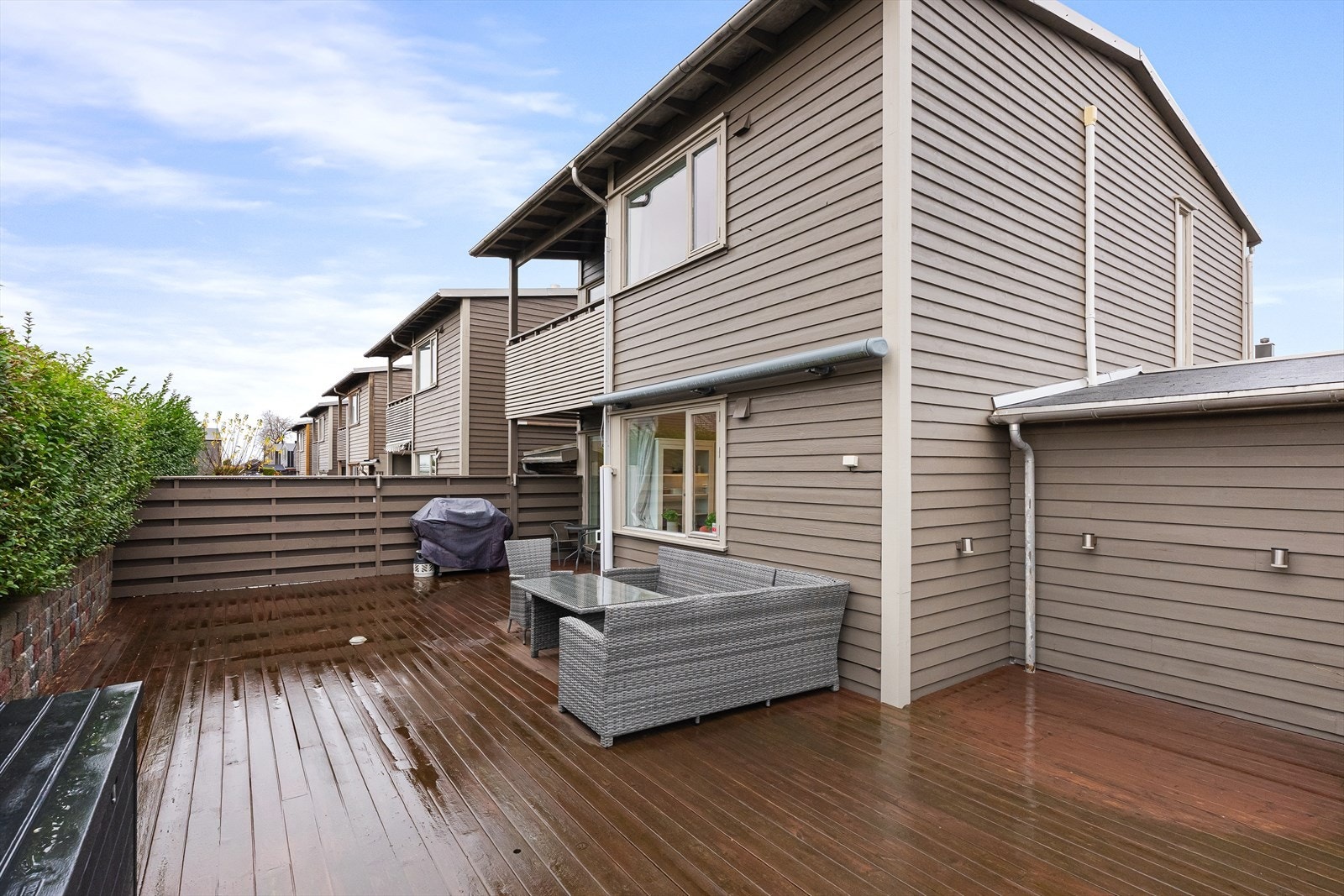 Stor, solrik og romslig terrasse, perfekt for grilling og avslapning. Galleribilde