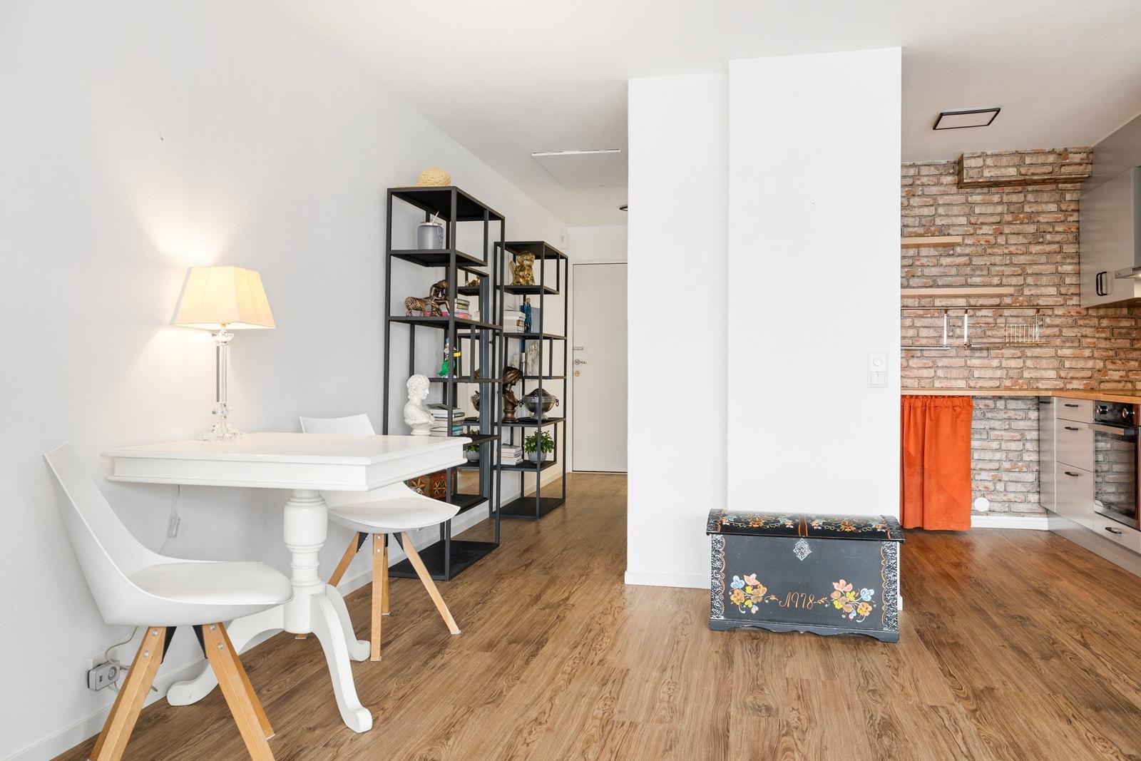 Lys og moderne leilighet med åpen løsning Galleribilde