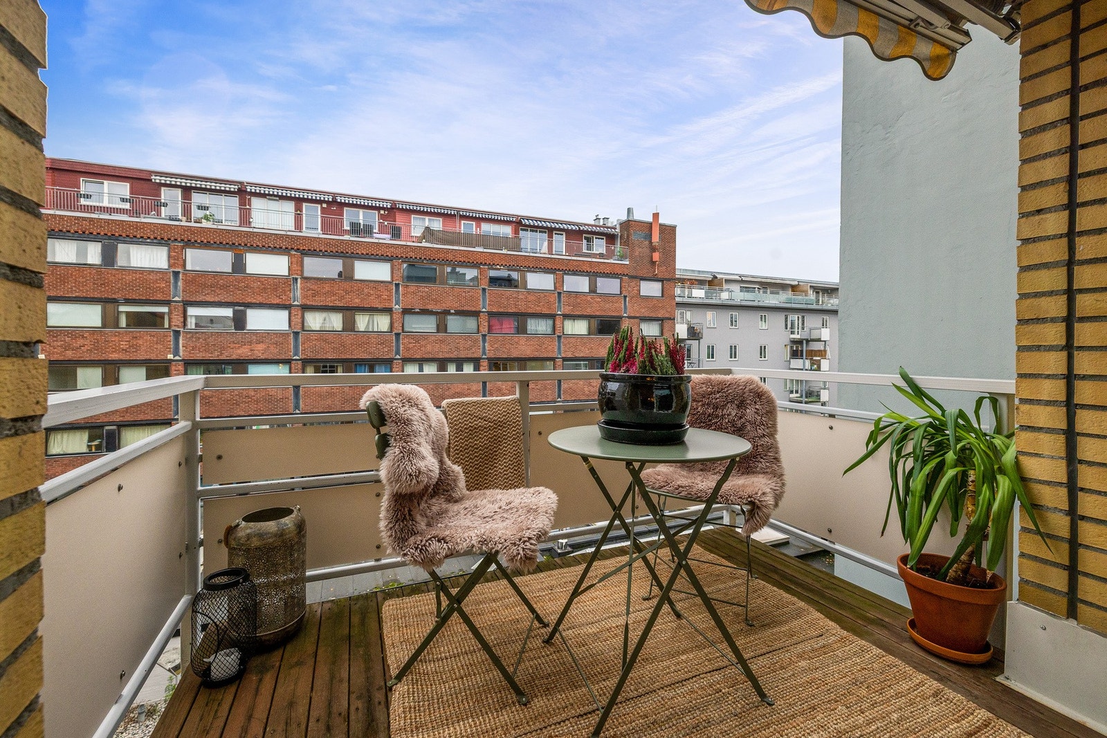 Balkongen er på 5m², og vender øst. Galleribilde