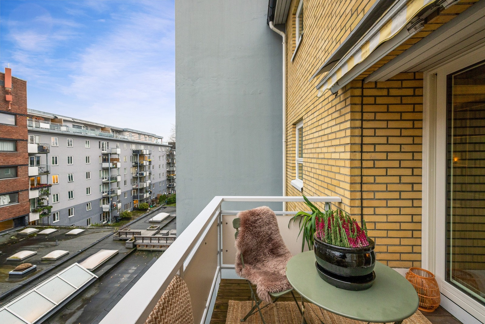 Her kan du nyte kaffen i morgensolen! Galleribilde