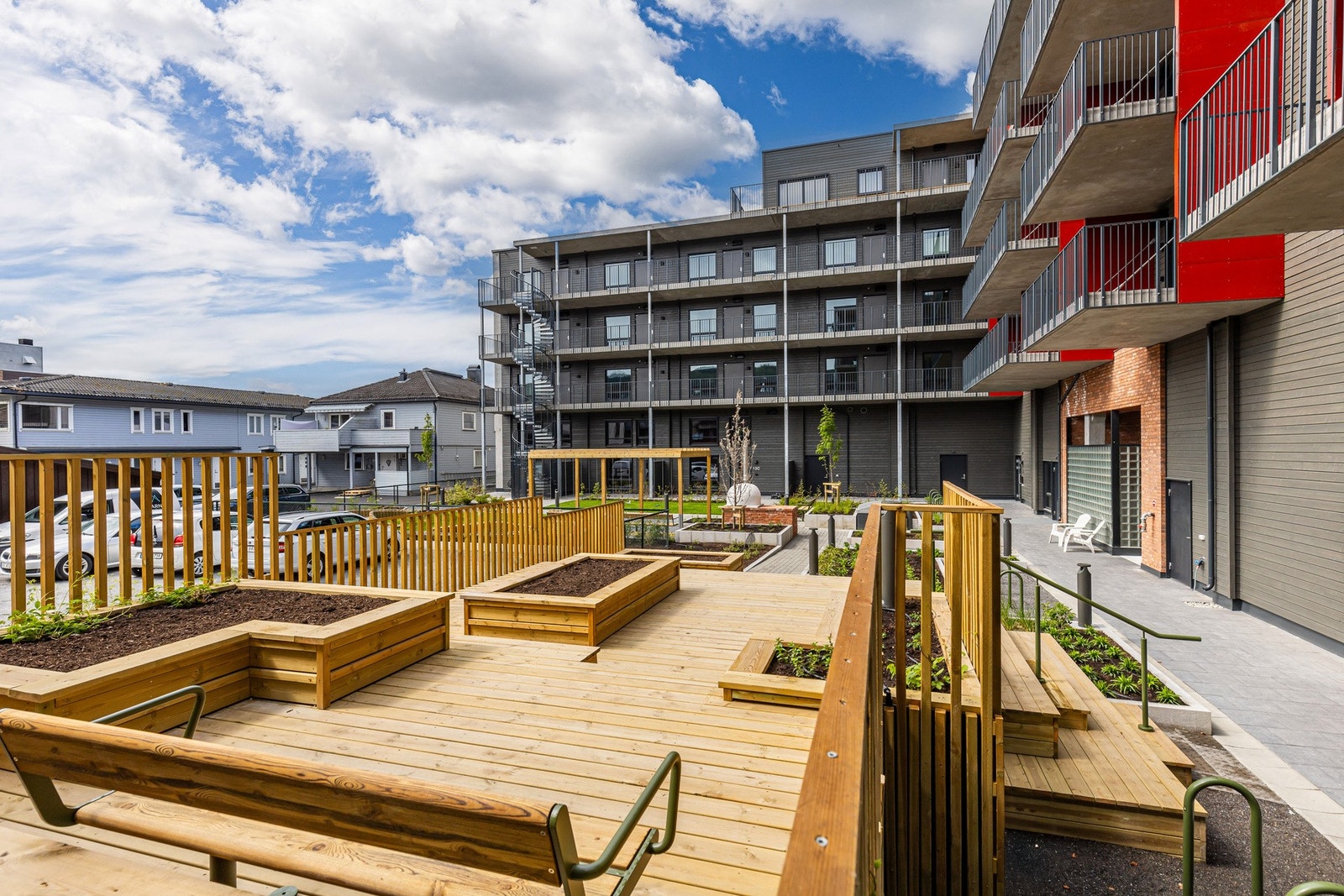 Sameiet kan by på et svært trivelig felles uteområde, hvor det mellom bygningene er etablert et hyggelig og sosialt atrium. Galleribilde