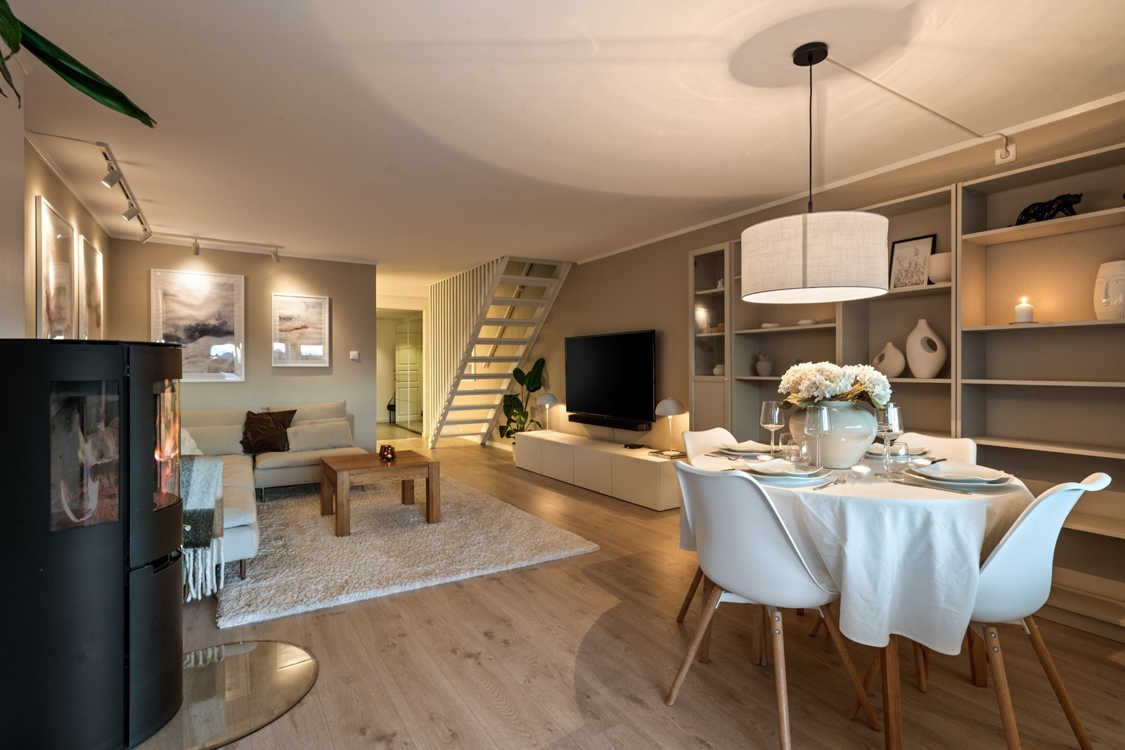 Leiligheten er klar for innflytning og rask overtakelse er mulig- Trykk på video og 360 visning for å få en fantastisk presentasjon av boligen. Galleribilde