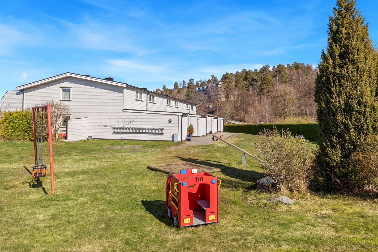 Borettslaget har pent opparbeidede uteområder som er perfekt for barnefamilier. Galleribilde