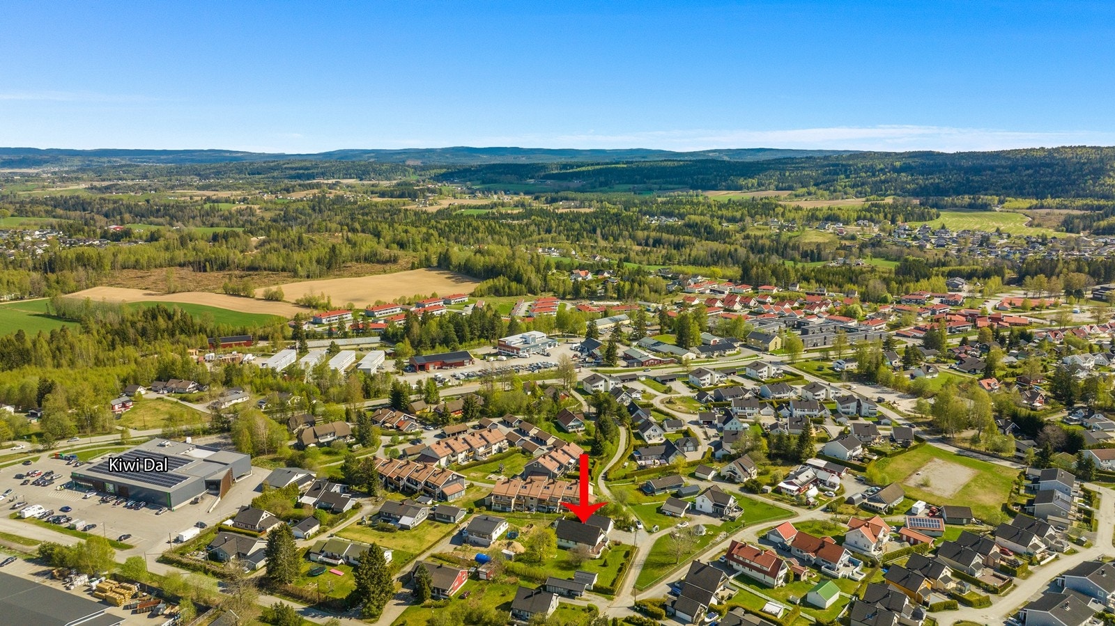 Her bor man i kort avstand til barnehager, skoler og offentlig kommunikasjon med buss og togstasjon i nærheten Galleribilde