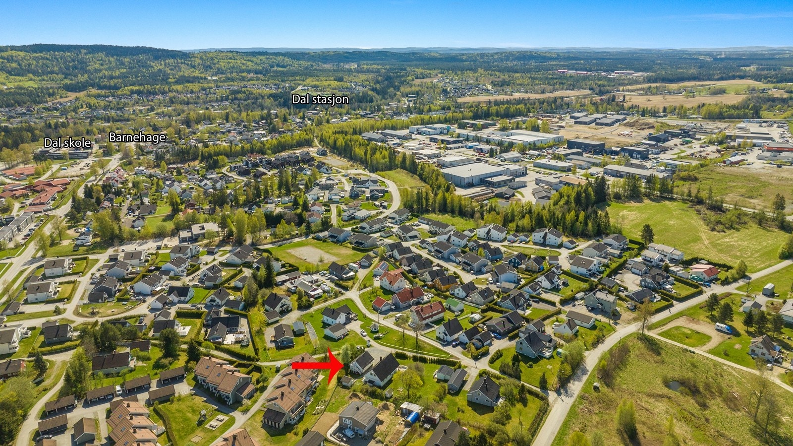 Eiendommen ligger i et barnevennlig, rolig og veletablert boområde på Dal Galleribilde