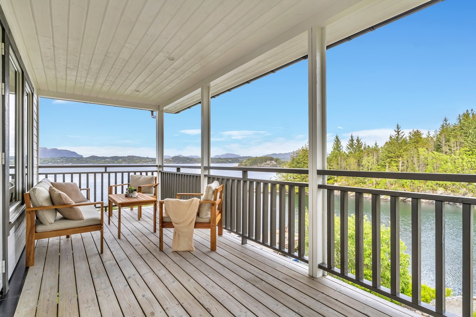 I 2018 ble det bygget på en ny etasje i boligen, tak- og ytterkledningen er fra 2018 og terrassene fra perioden 2018-2020 Galleribilde