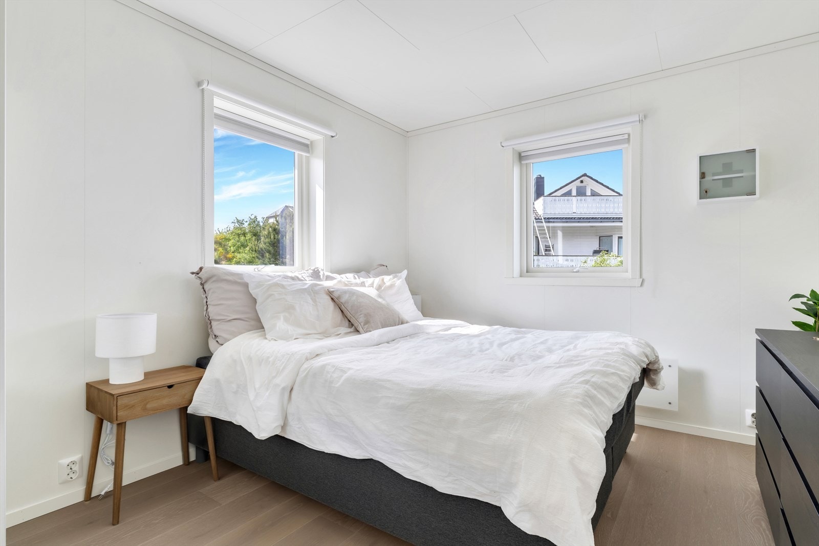 Flott og lyst hovedsoverom i 1. etasje Galleribilde