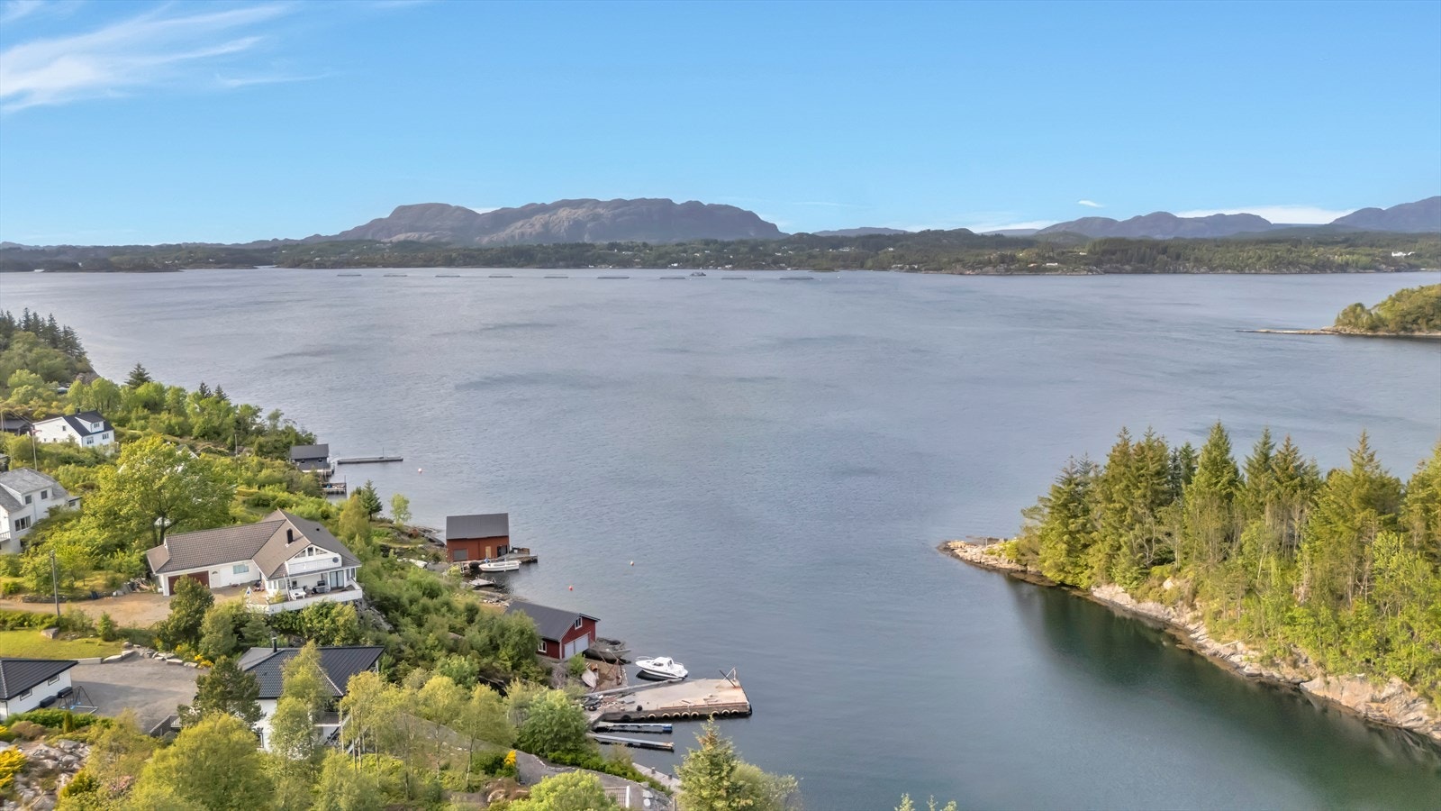 Eiendommen ligger i veldig naturskjønne omgivelser Galleribilde