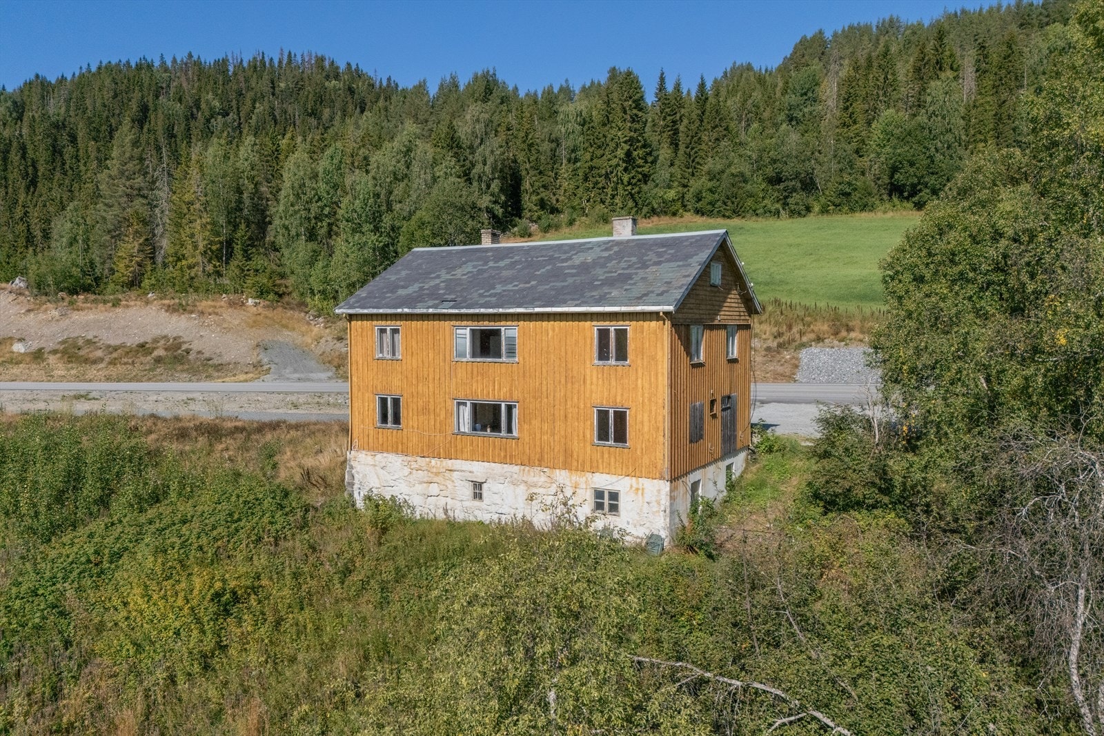 I kjelleren er det fire boder med god lagringsplass. Galleribilde