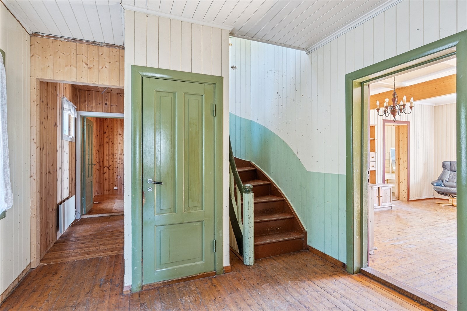 Leilighetene har felles trappegang. Gang 1. etasje Galleribilde