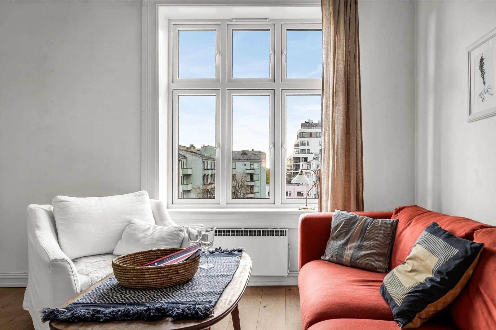 Boligen har elektrisk oppvarming med panelovner. Galleribilde