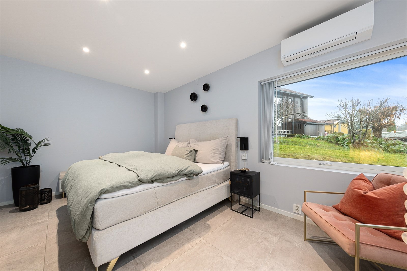 Boligen har totalt 4 gode soverom i boligens første etasje. Galleribilde