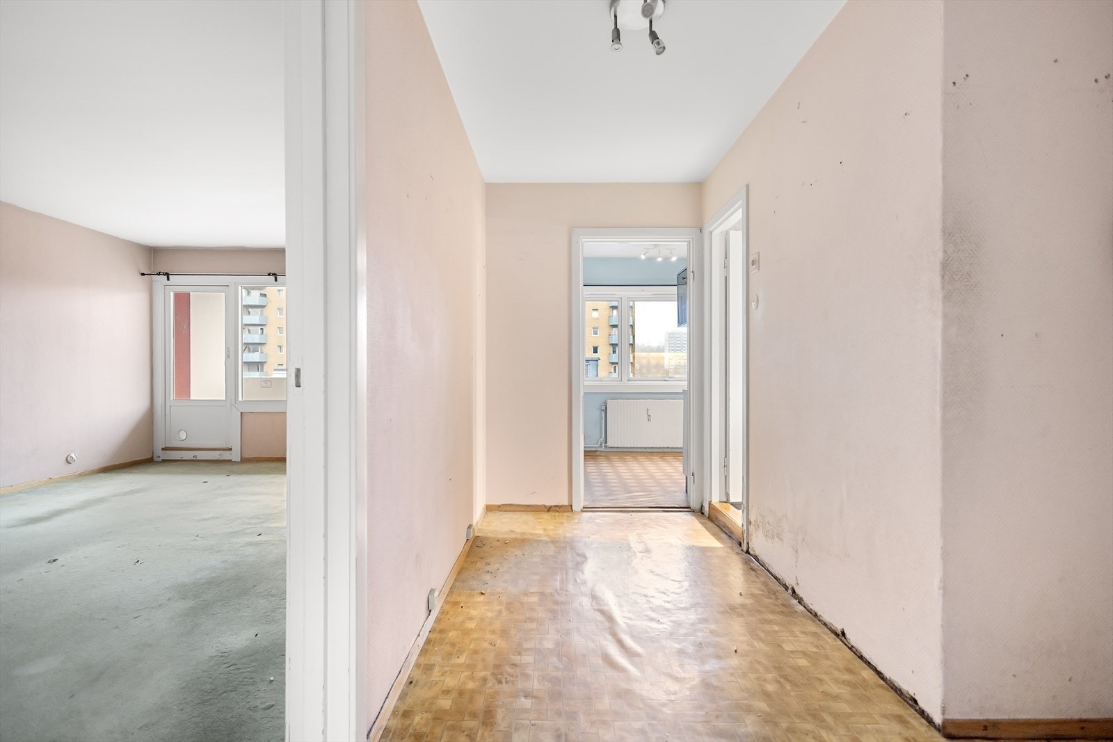 Entréen har plass til å sette inn garderobeskap for oppbevaring av jakker og sko. Galleribilde
