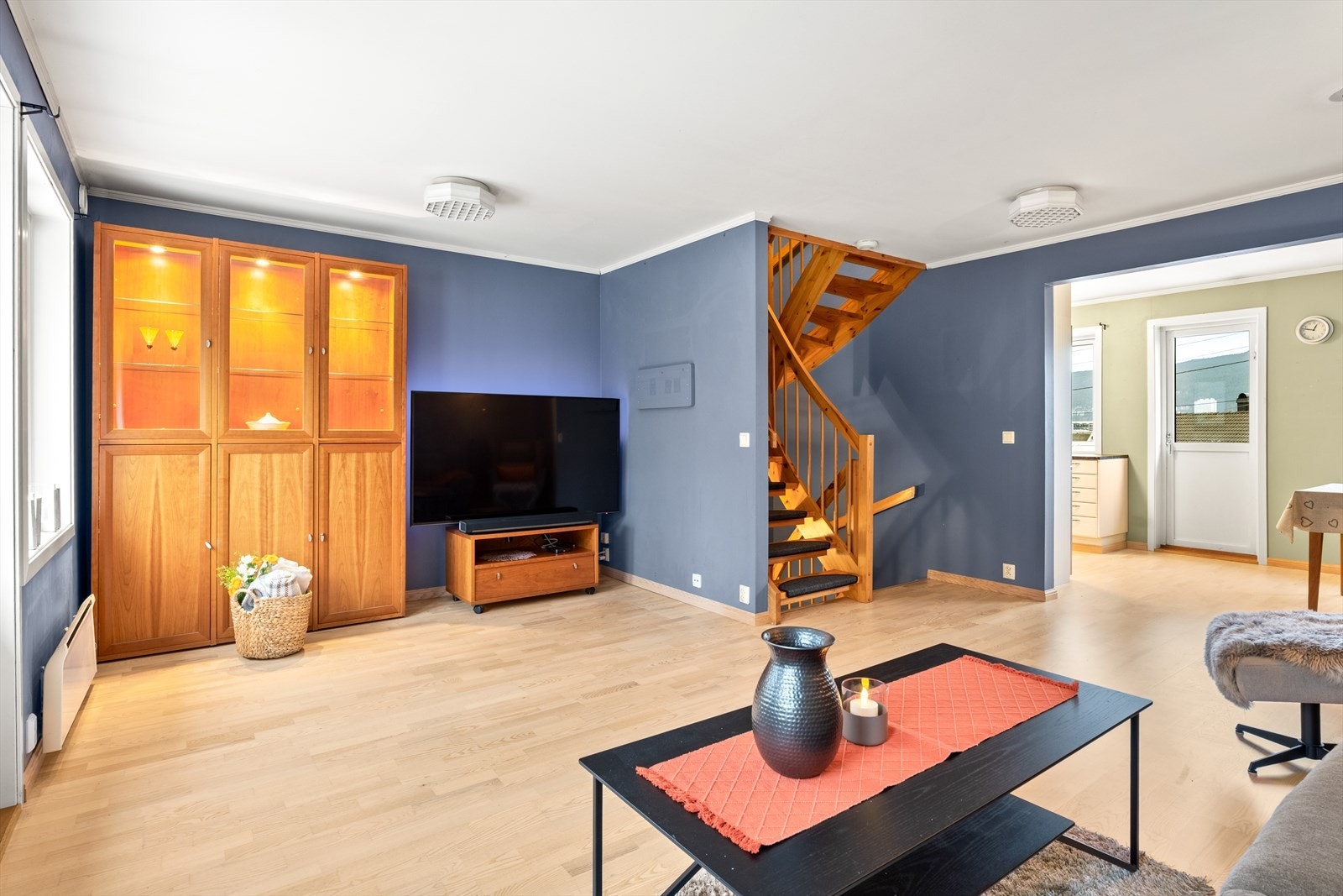 Stuens utforming gjør den lett å møblere Galleribilde