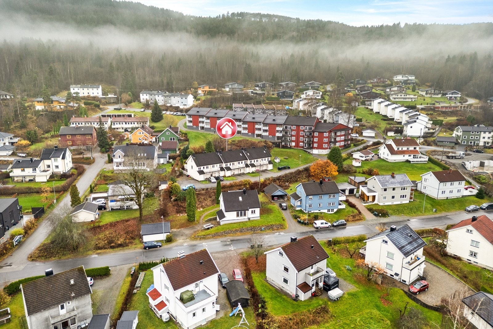 Rekkehuset ligger i et etablert og attraktivt område på Gulskogen Galleribilde