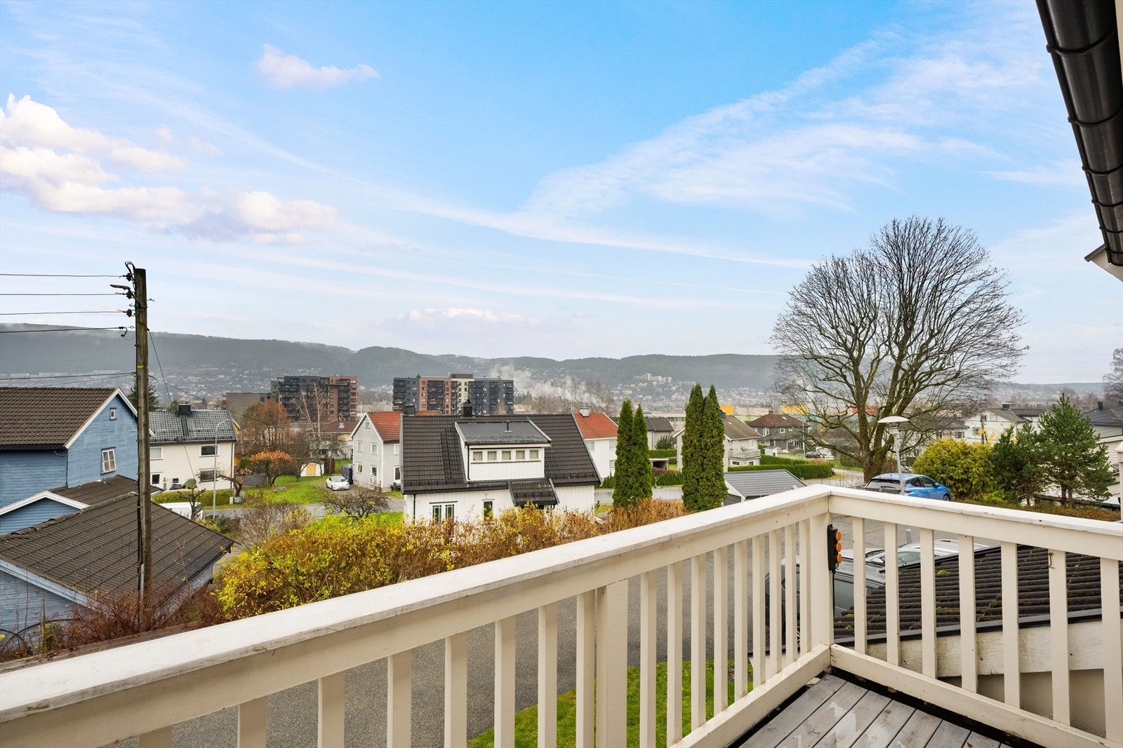 Fra kjøkkenet er det utgang til en hyggelig balkong med formiddags- og kveldssol. Galleribilde