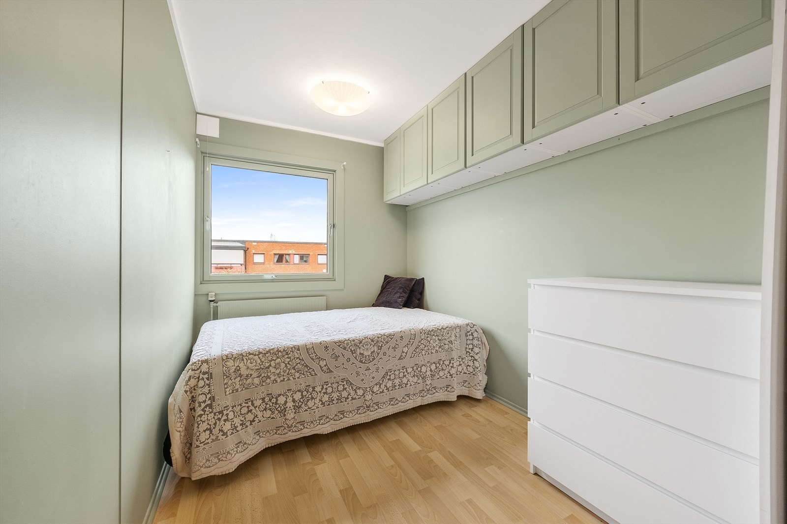 De to andre soverommene er velegnede som gjeste-/barnerom eller kontor Galleribilde