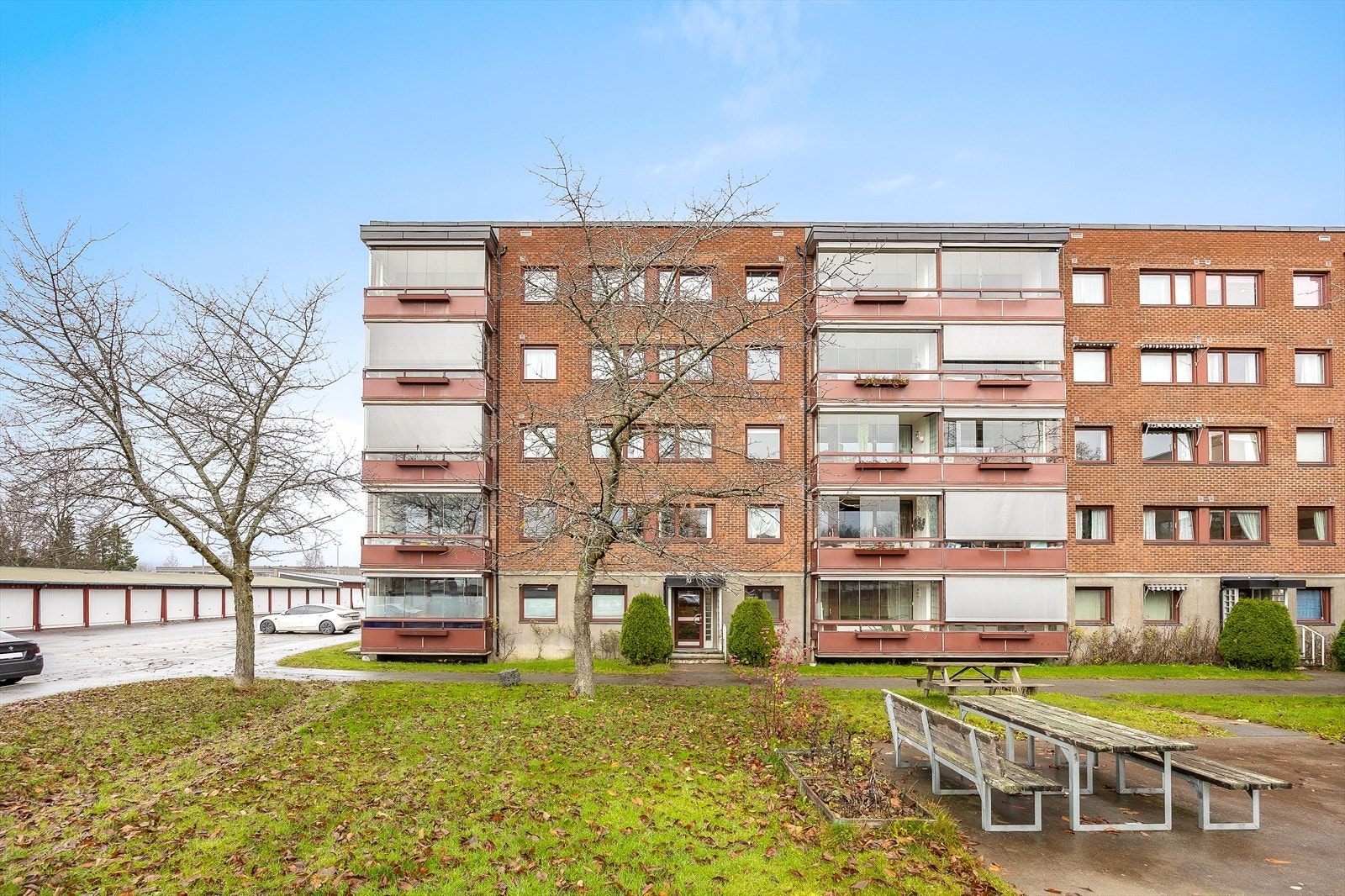 Kombinasjonen av fredelige, grønne omgivelser i et samtidig sentralt bomiljø gjør Haugerud til et populært sted å bosette seg Galleribilde