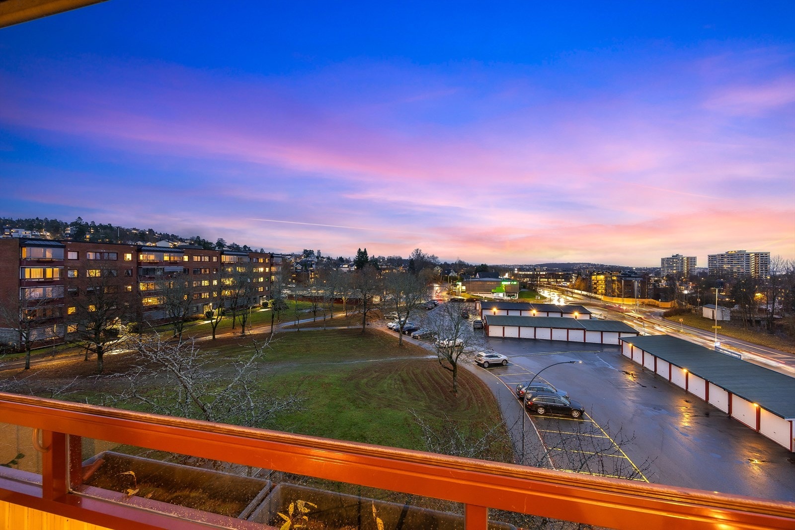 Fra leiligheten i 4. etasje er det en vidstrakt utsikt over nærområdet Galleribilde