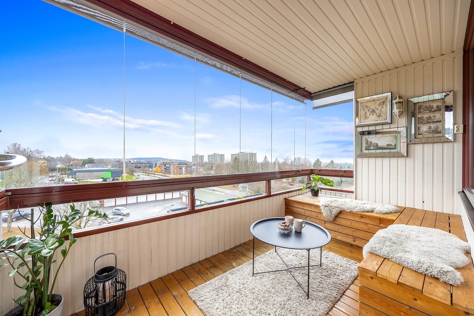 Stor innglasset balkong på hele 7 m² Galleribilde